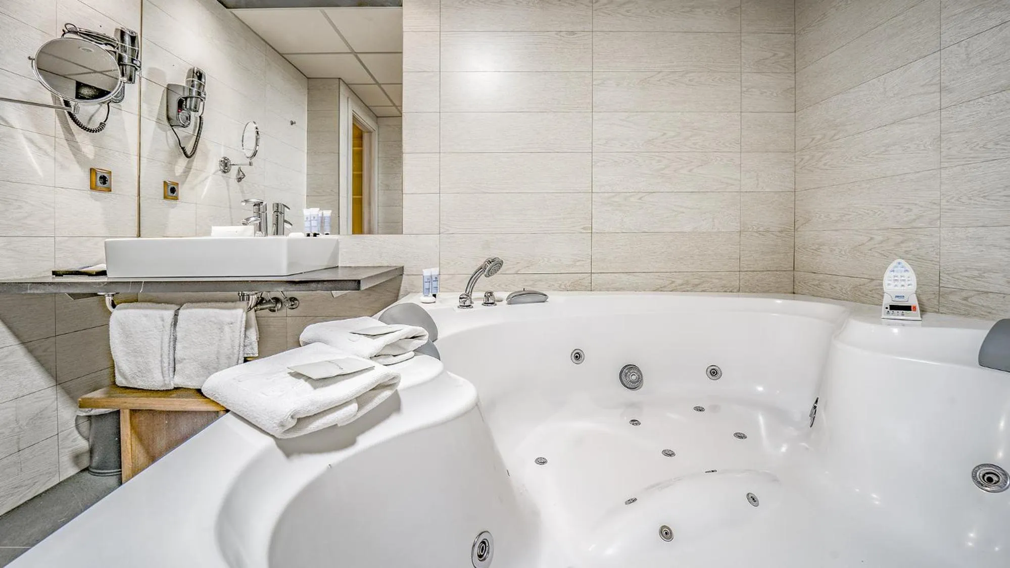 Bath in Roc Blanc Hotel & Spa
