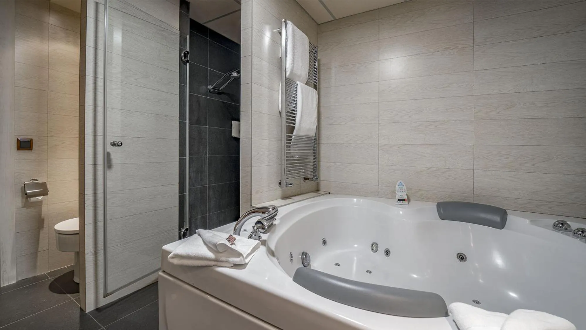 Bath in Roc Blanc Hotel & Spa