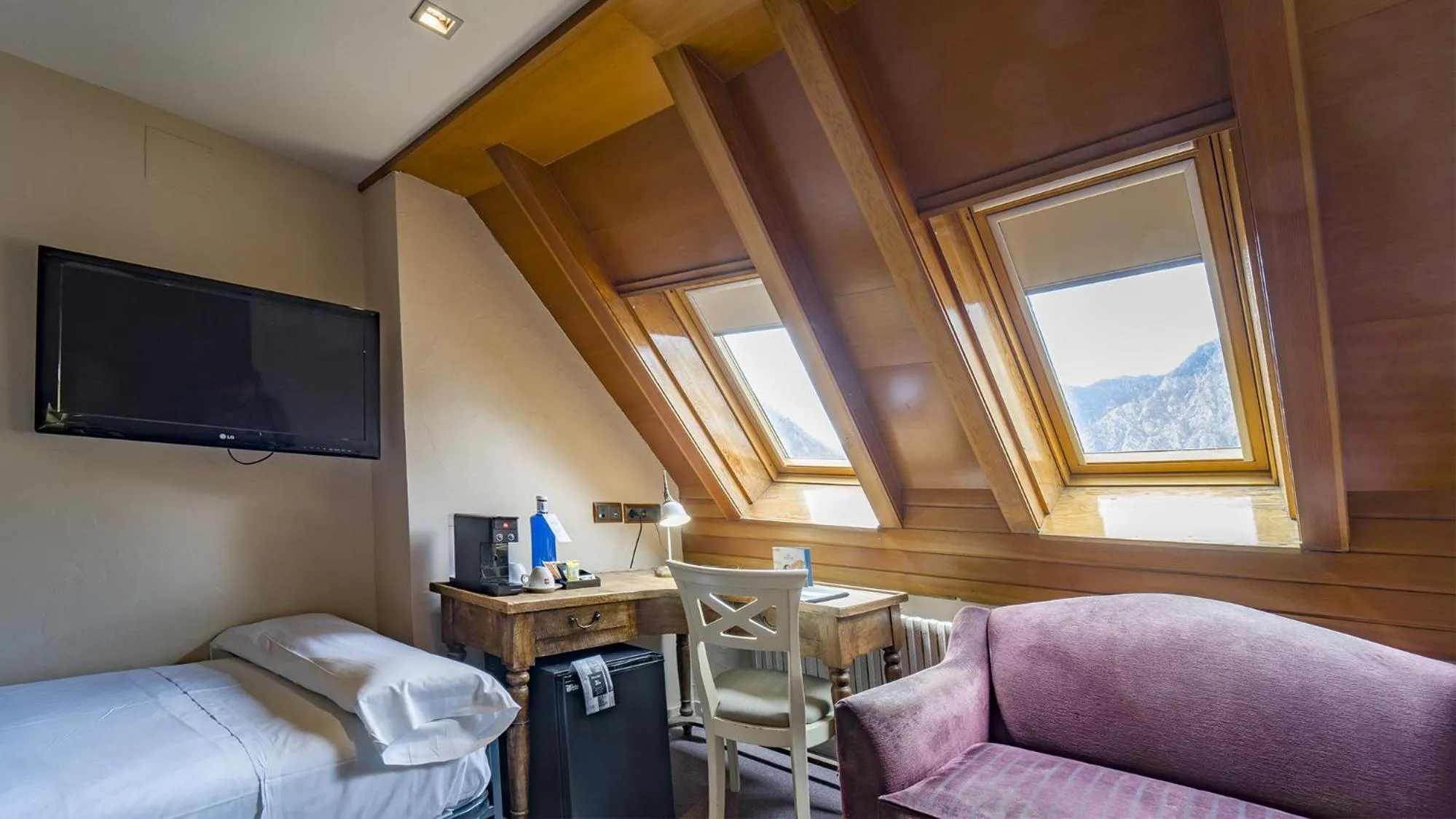 Photo of the whole room, Bed in Roc Blanc Hotel & Spa