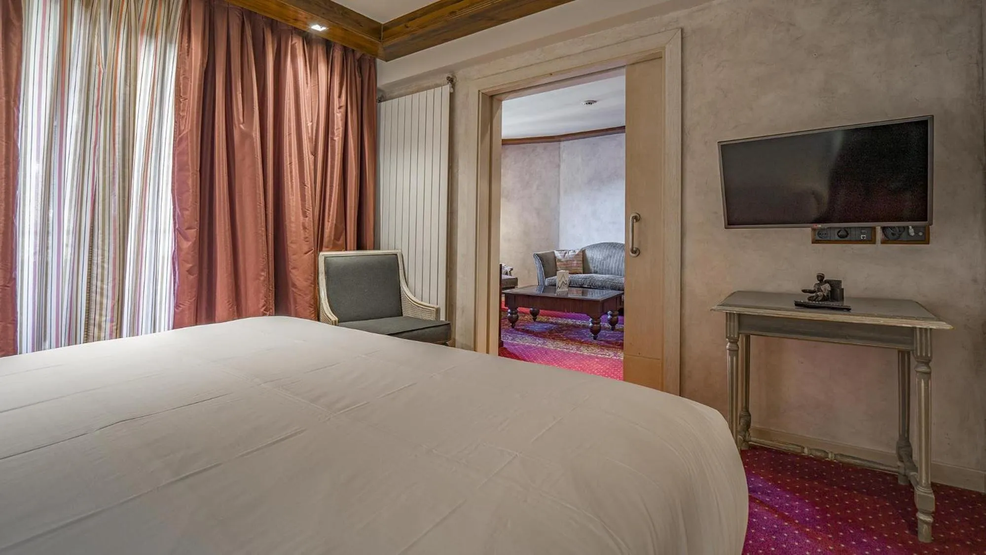 Photo of the whole room, Bed in Roc Blanc Hotel & Spa