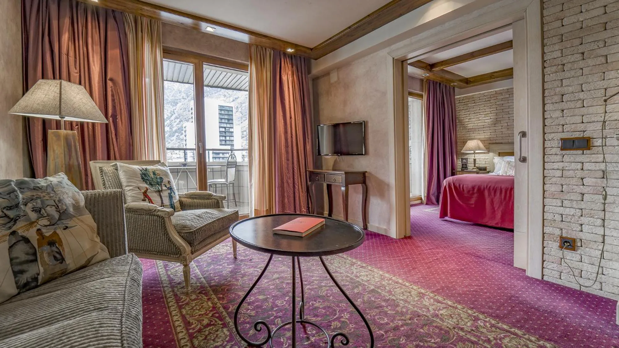 Living room, Bed in Roc Blanc Hotel & Spa