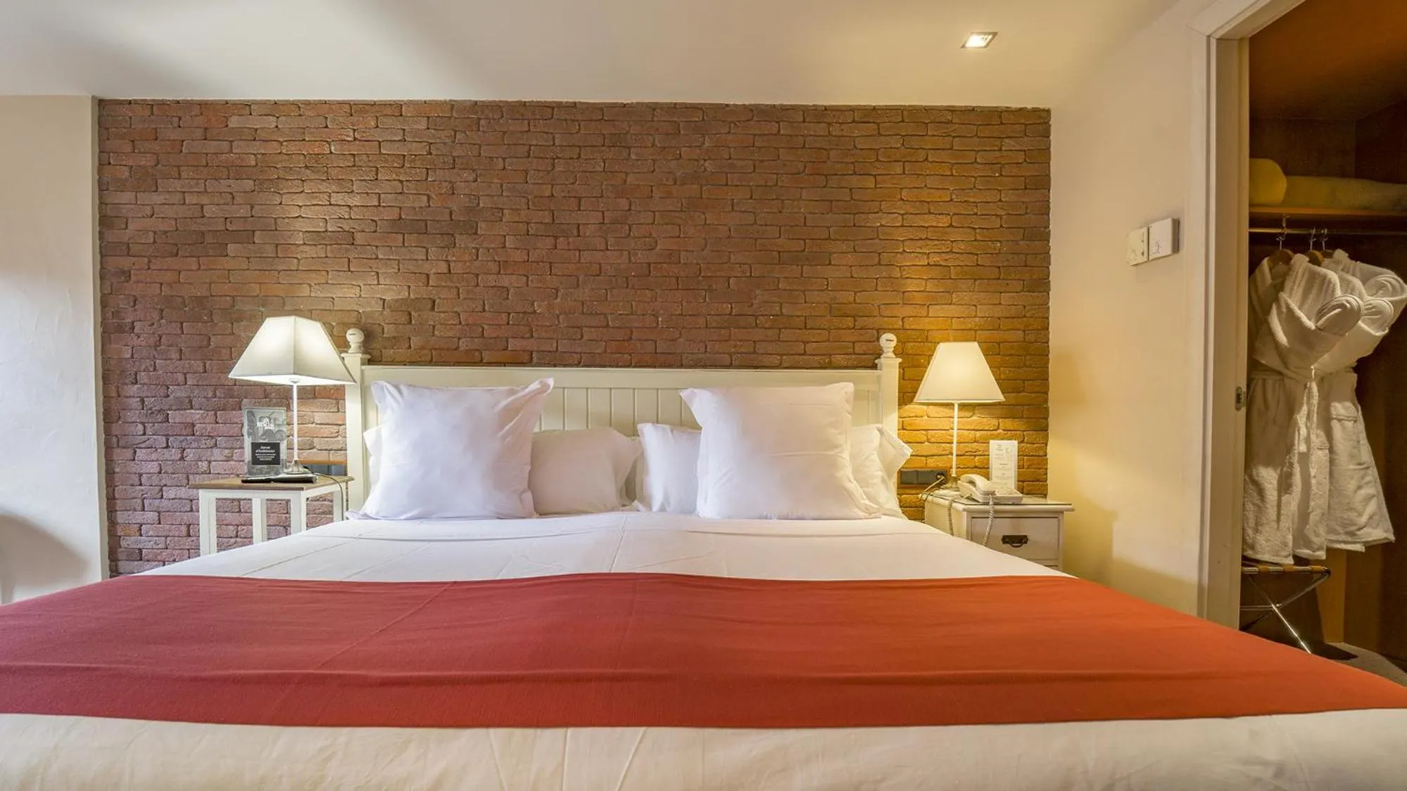 Photo of the whole room, Bed in Roc Blanc Hotel & Spa