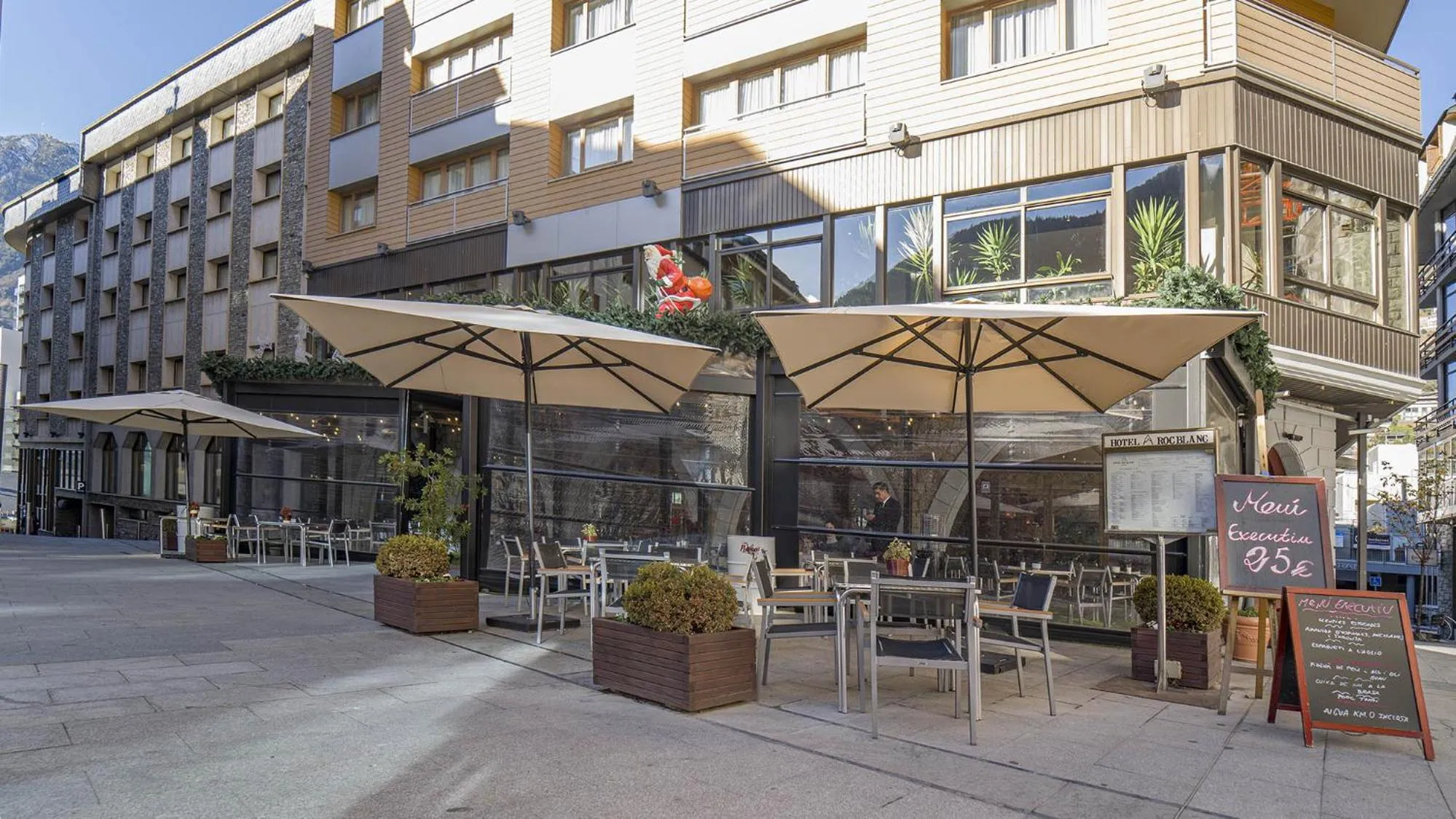 Area and facilities in Roc Blanc Hotel & Spa