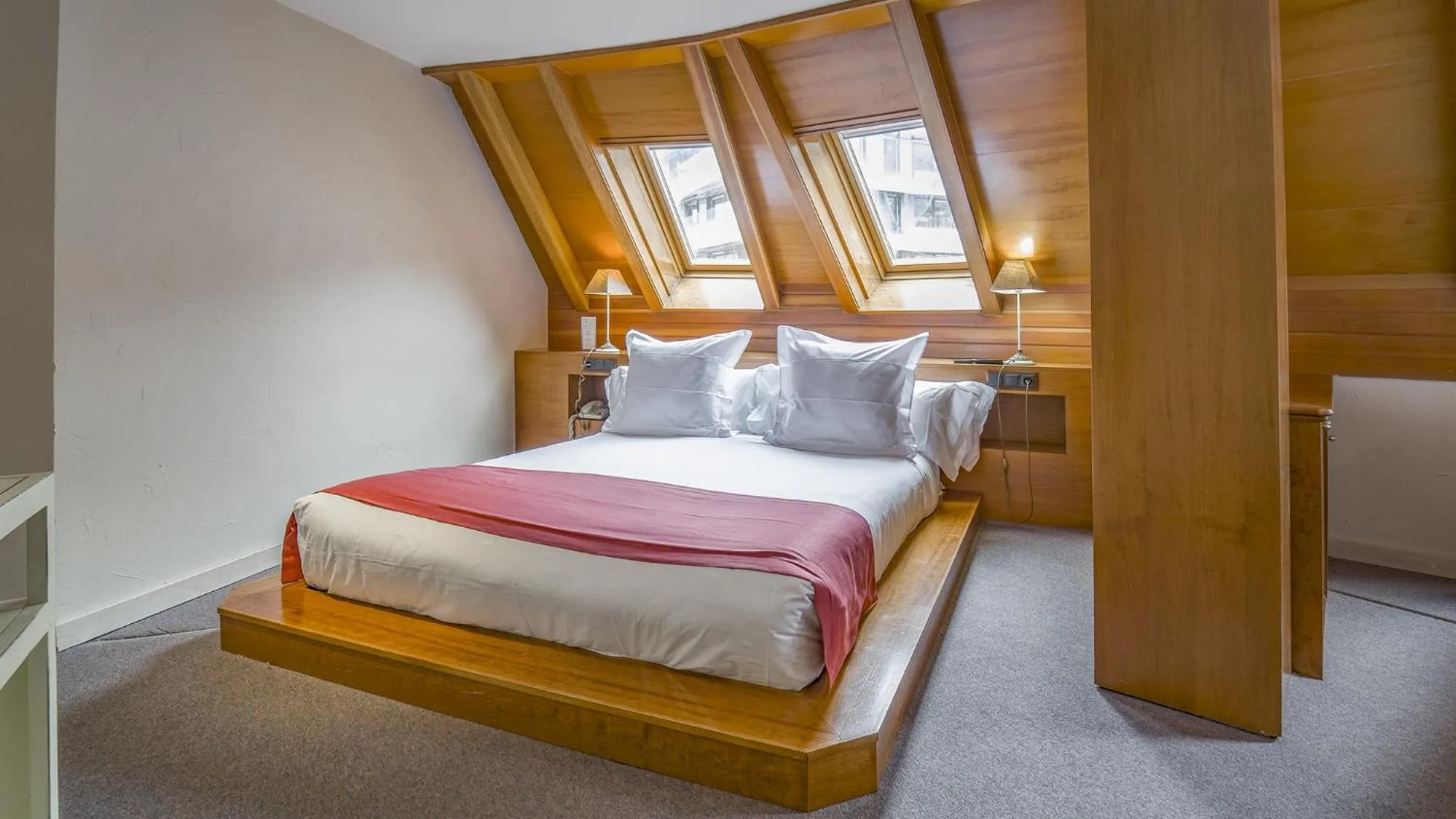 Photo of the whole room, Bed in Roc Blanc Hotel & Spa