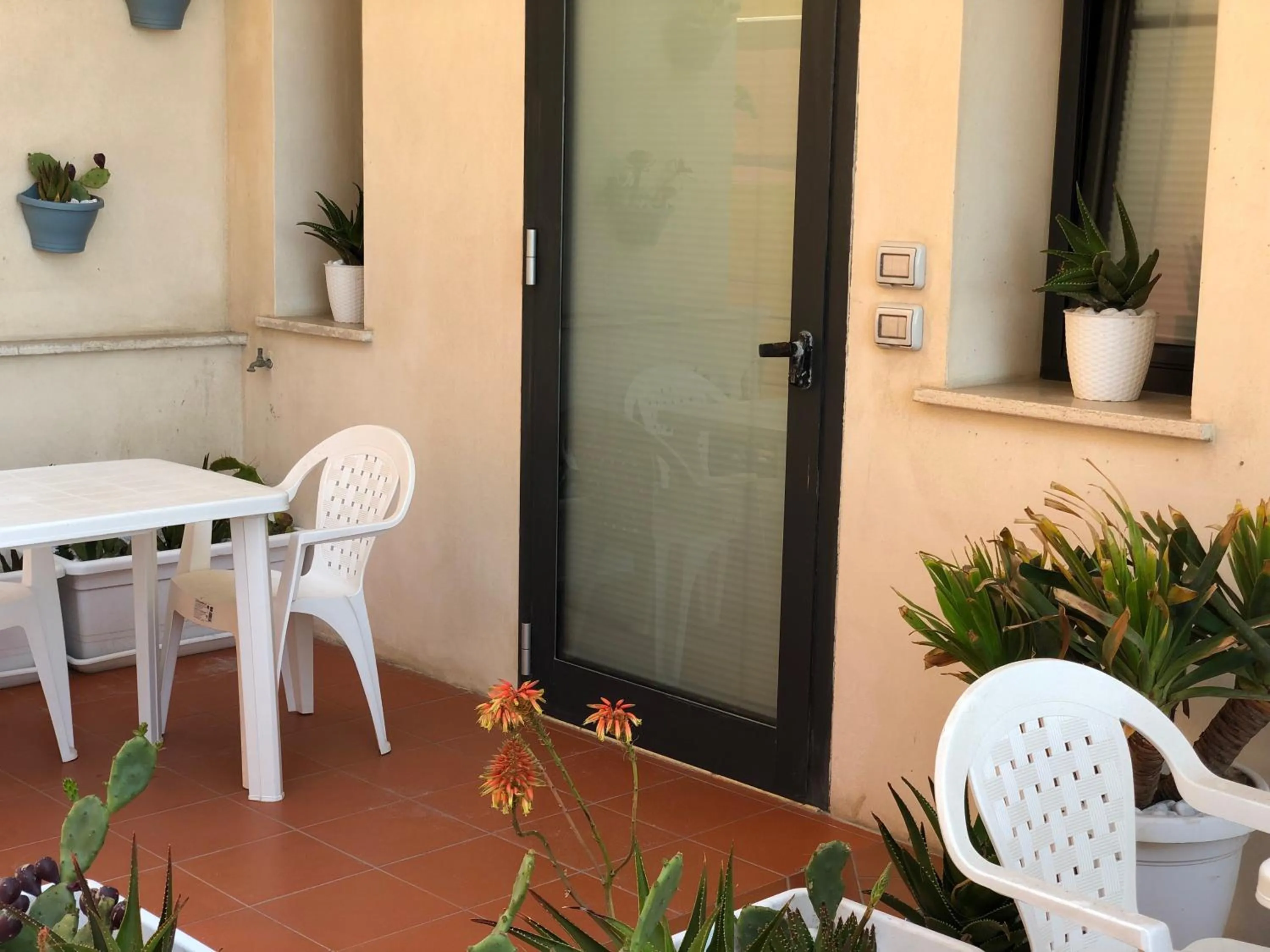 Facade/entrance in Palace Blu Mare