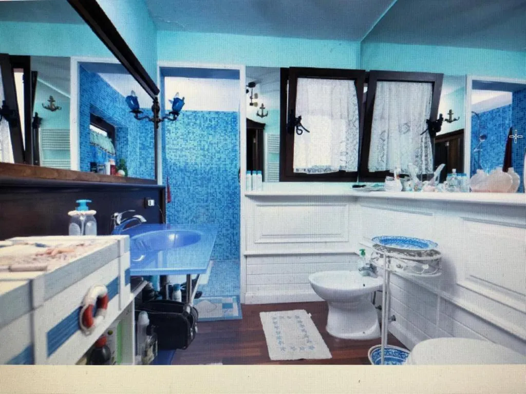 Bathroom in Palace Blu Mare