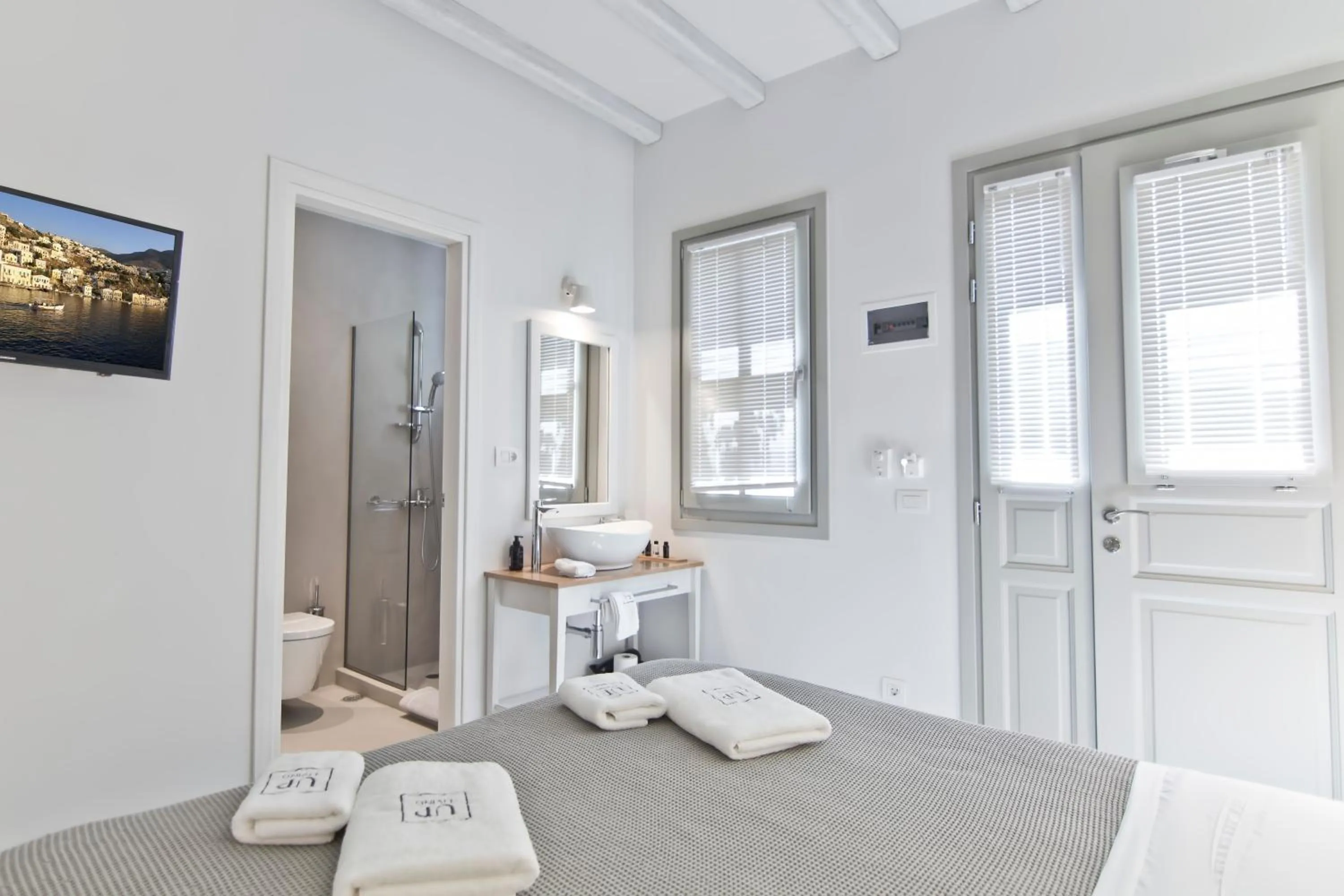 TV and multimedia in Lindos Comfy Suites