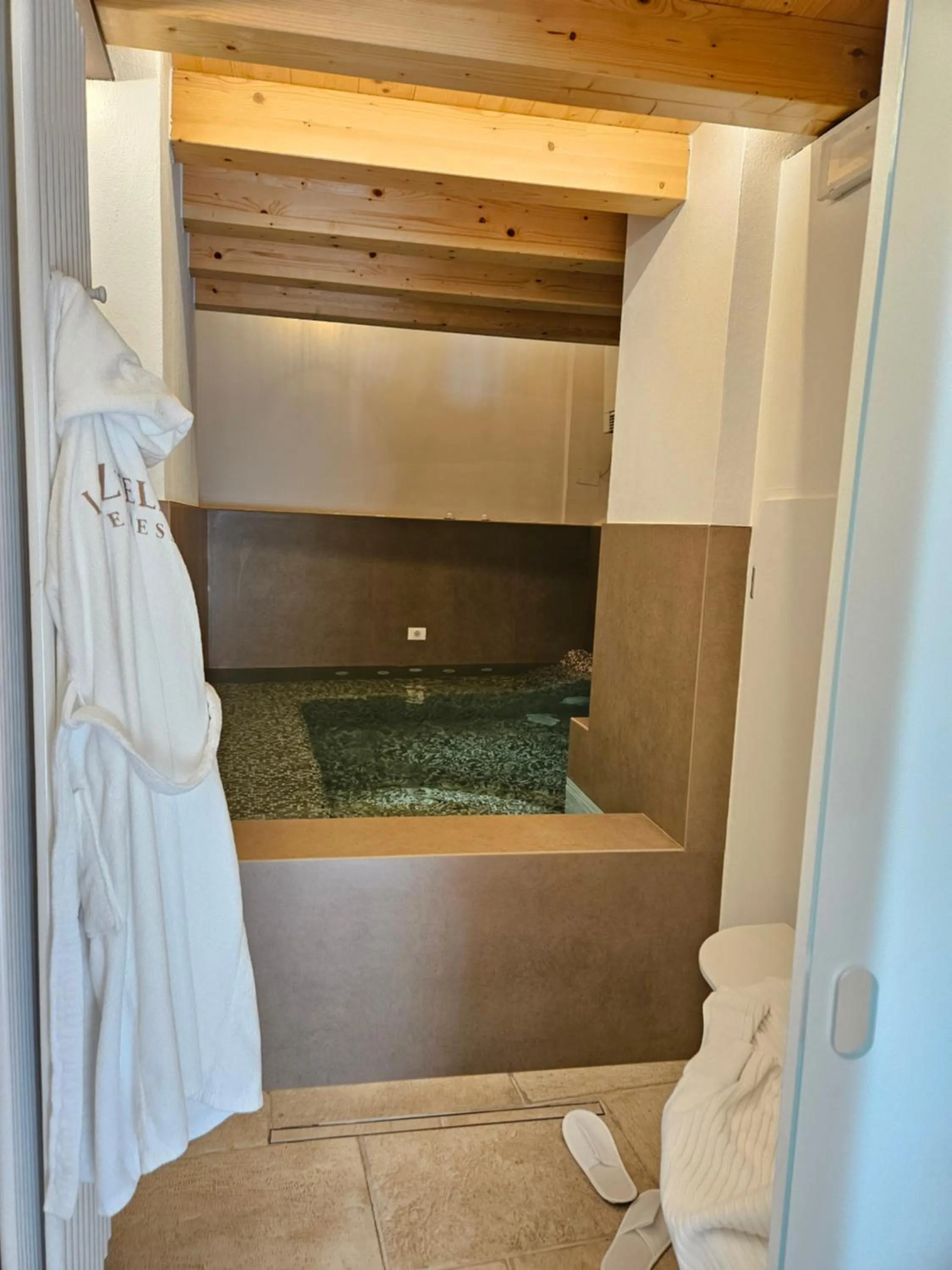 Pool view in Le Zitelle di Ron