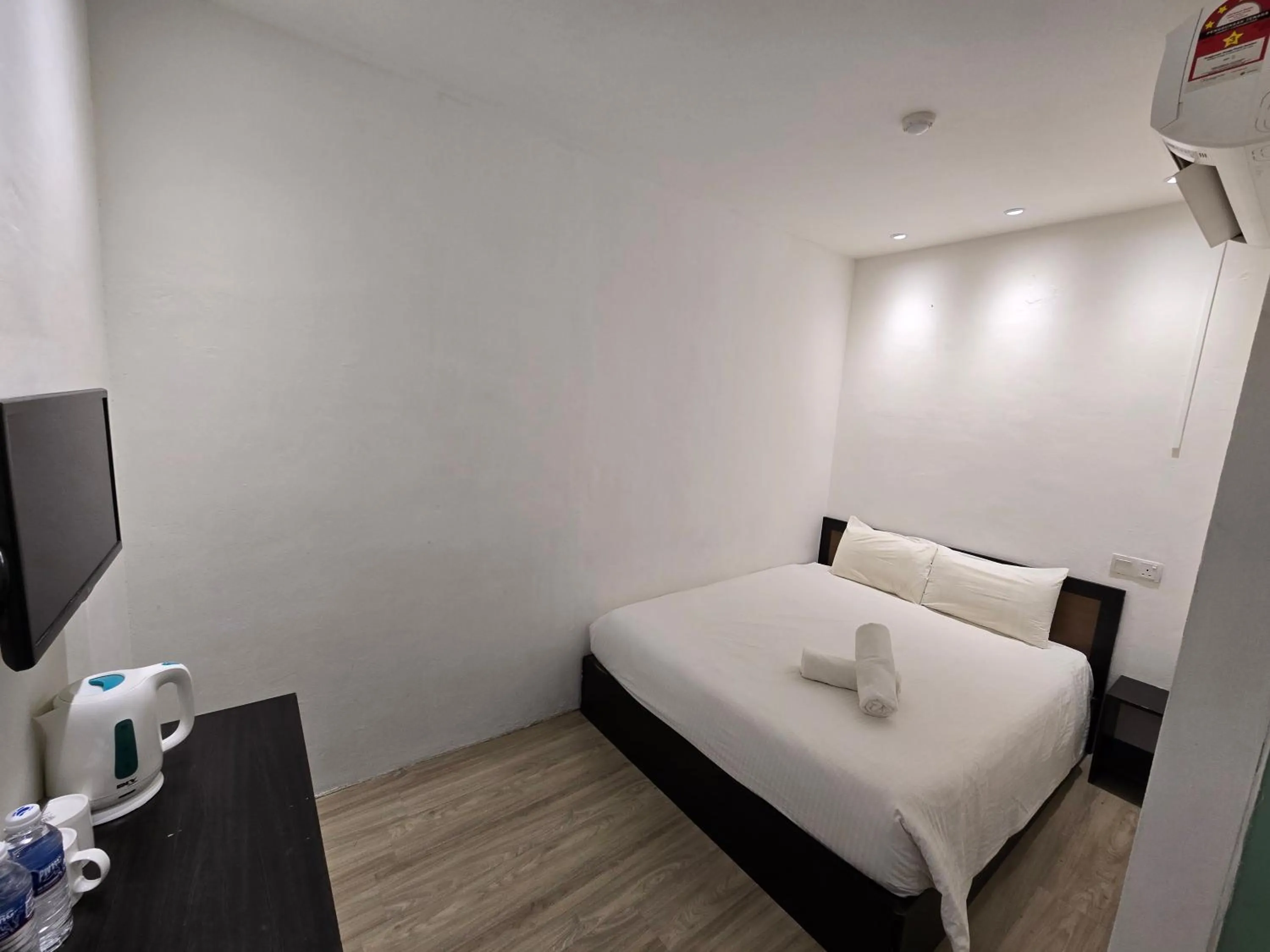 Bed in One Point Inn King Centre