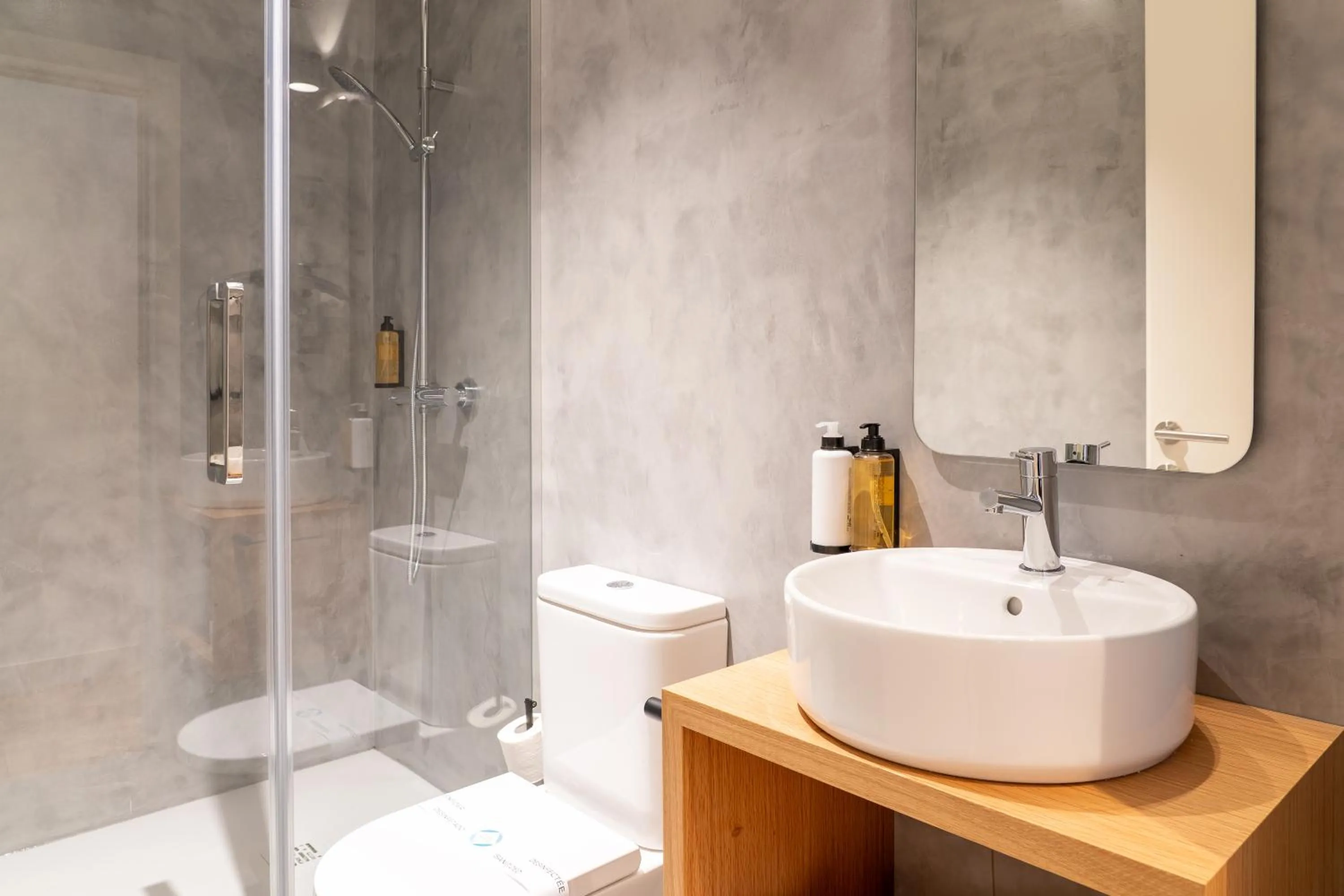 Shower in Feel Porto Vintage Townhouses