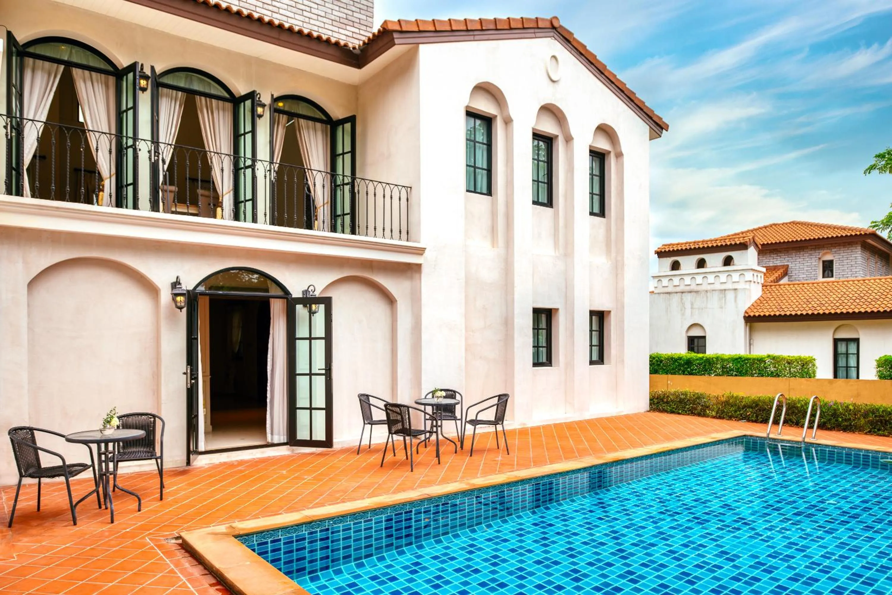 Swimming pool in Mövenpick Resort Khao Yai