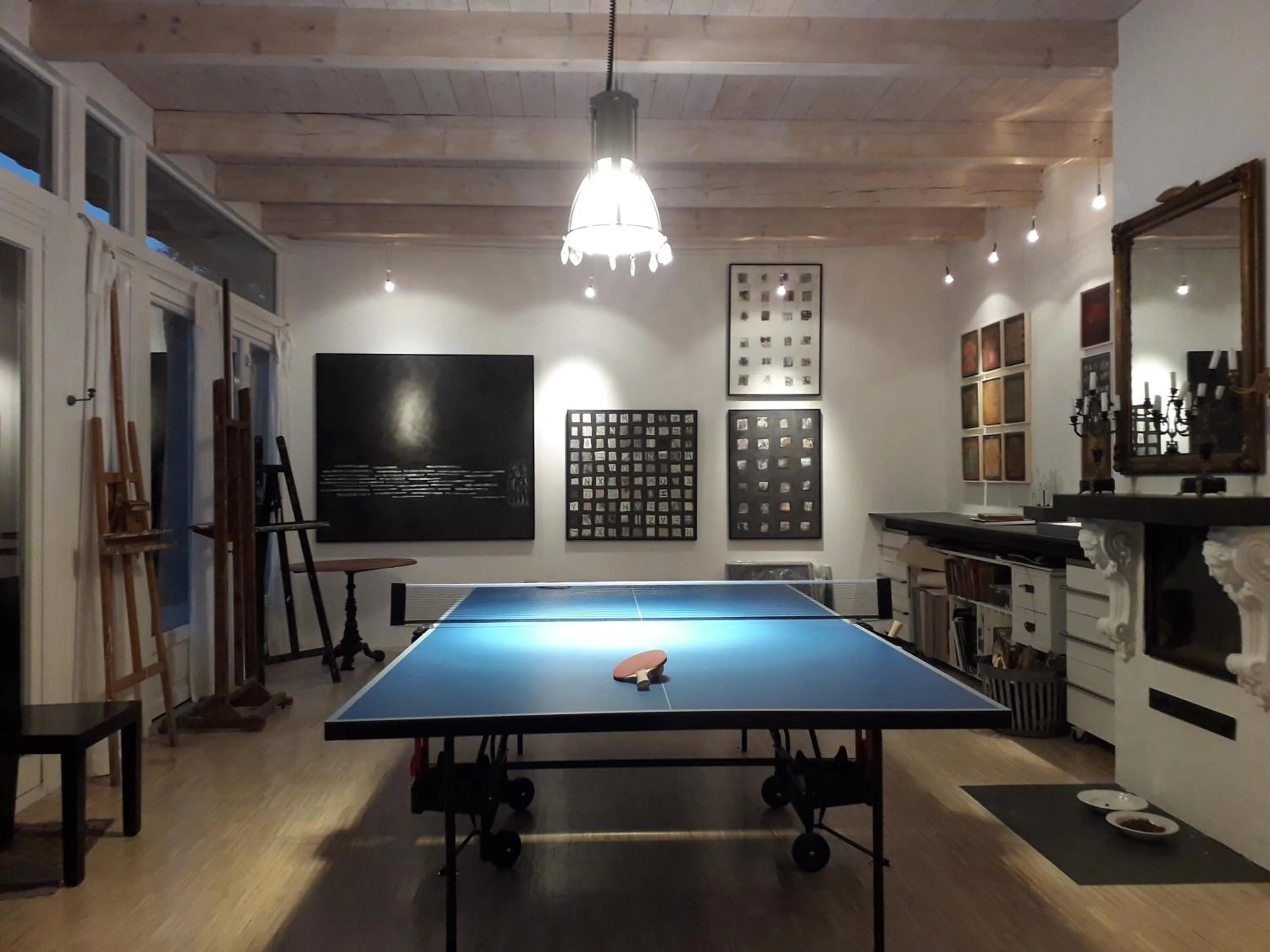 Table tennis in Am Eichholz Galerie & Art-Hotel