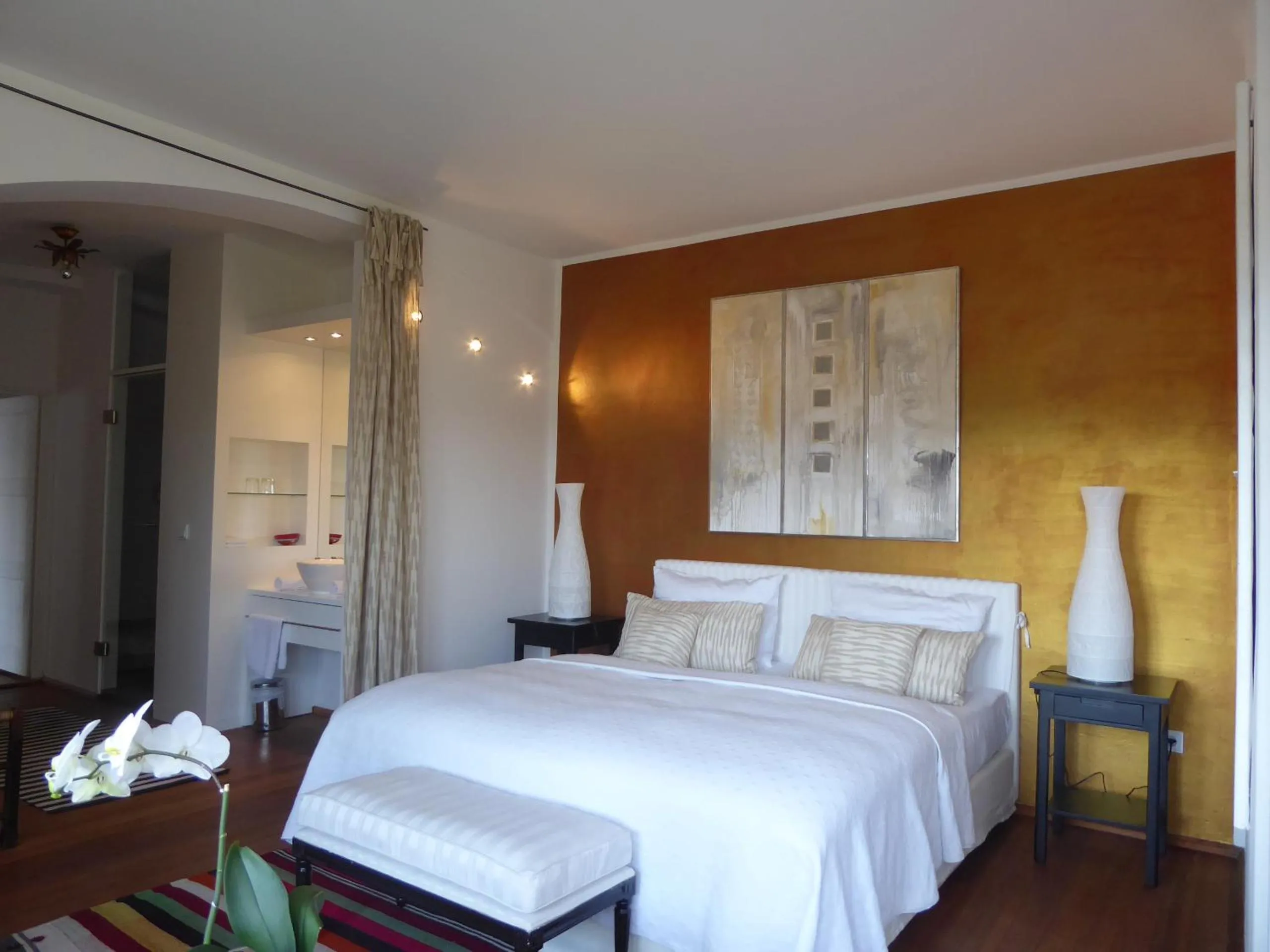 Photo of the whole room, Bed in Am Eichholz Galerie & Art-Hotel