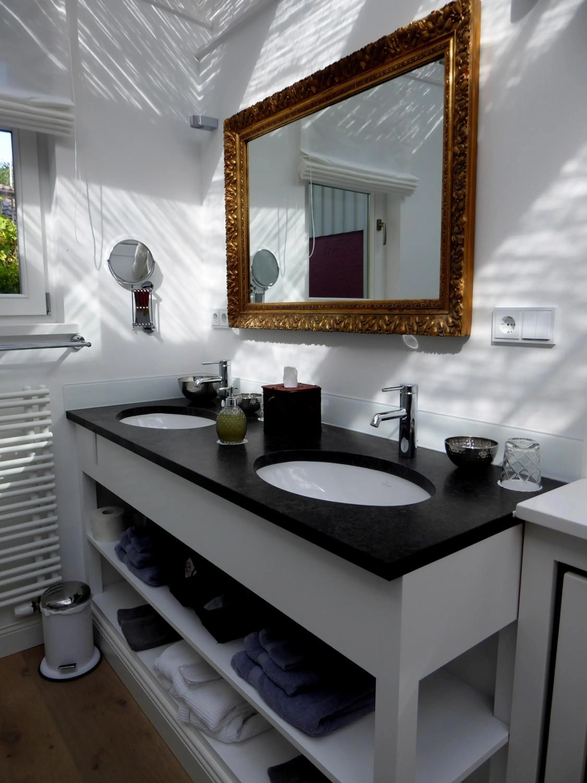 Bathroom in Am Eichholz Galerie & Art-Hotel