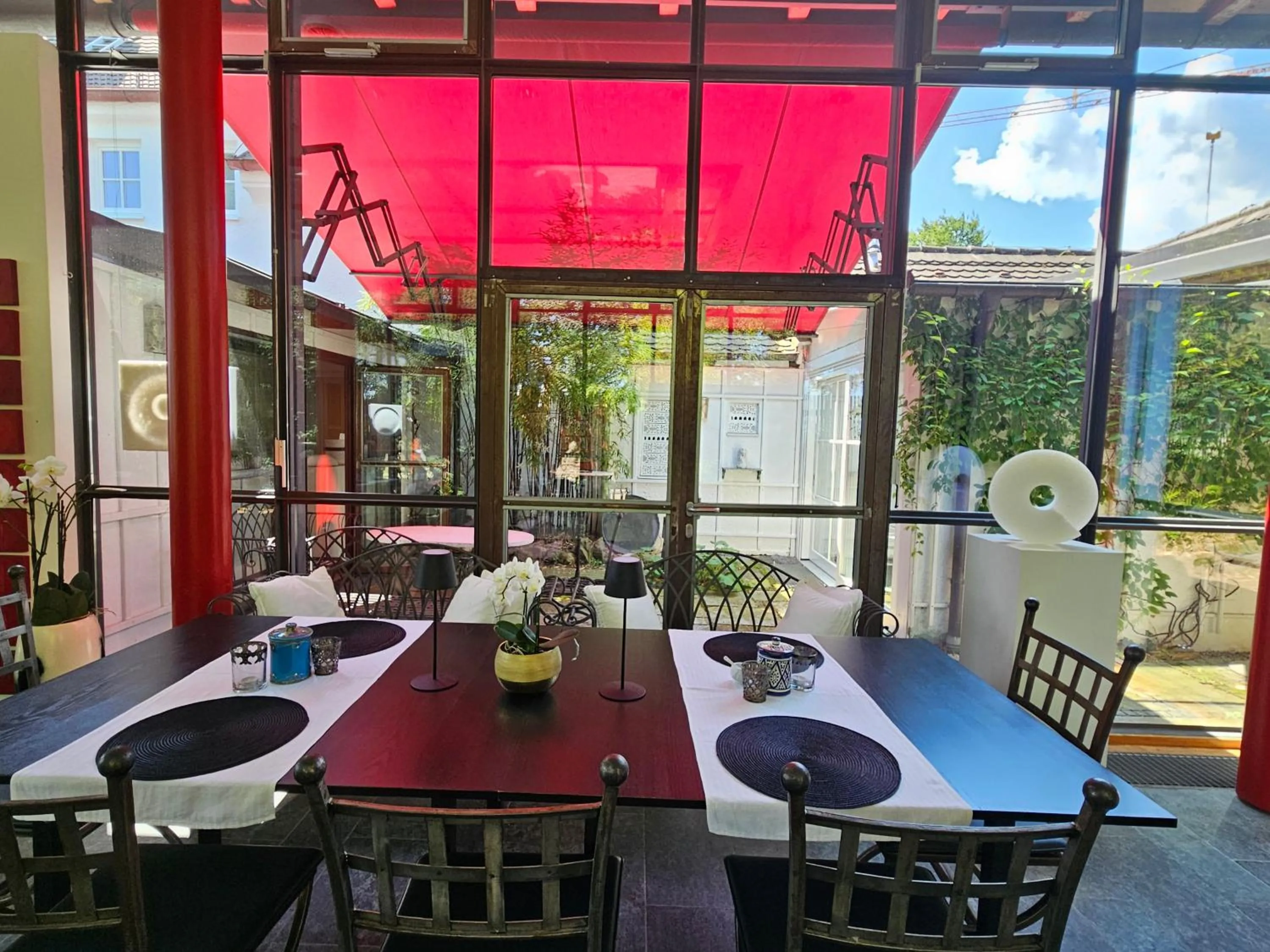 Restaurant/places to eat in Am Eichholz Galerie & Art-Hotel