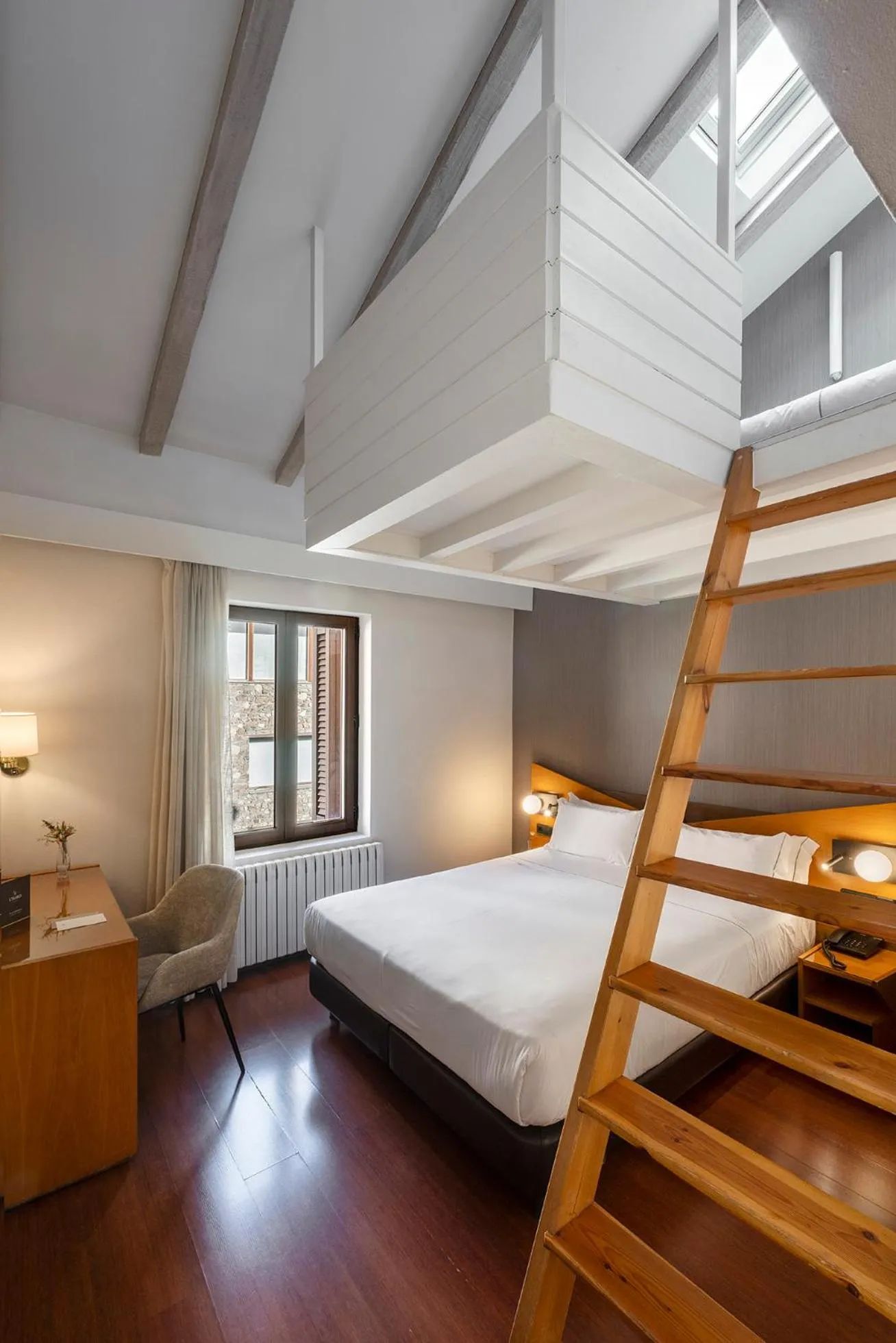 Photo of the whole room, Bed in Hotel de l'Isard