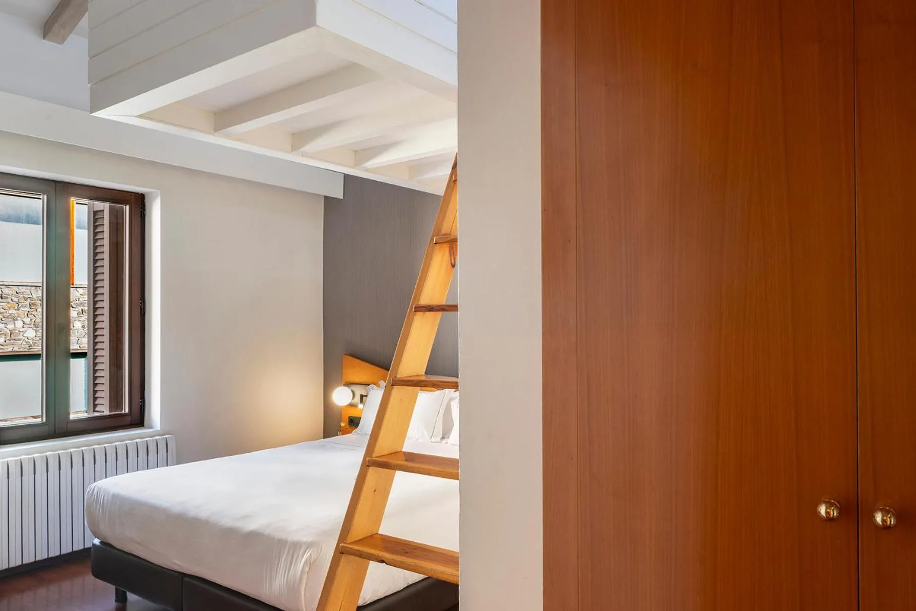 Photo of the whole room, Bed in Hotel de l'Isard