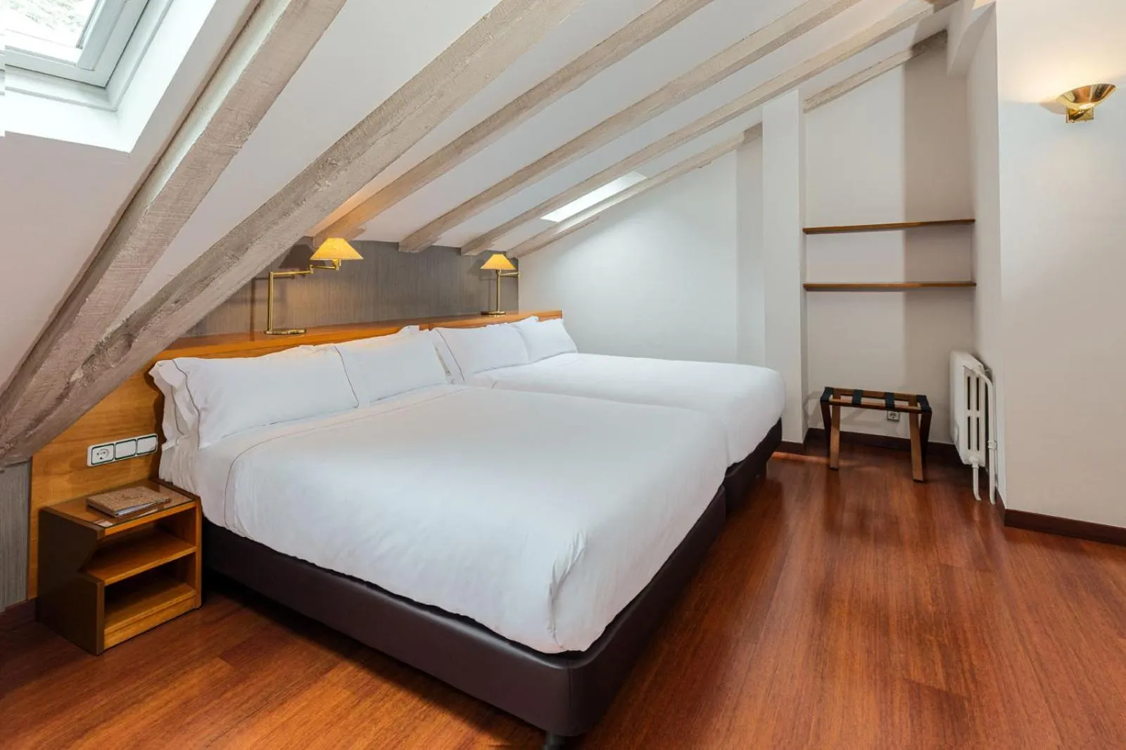 Photo of the whole room, Bed in Hotel de l'Isard