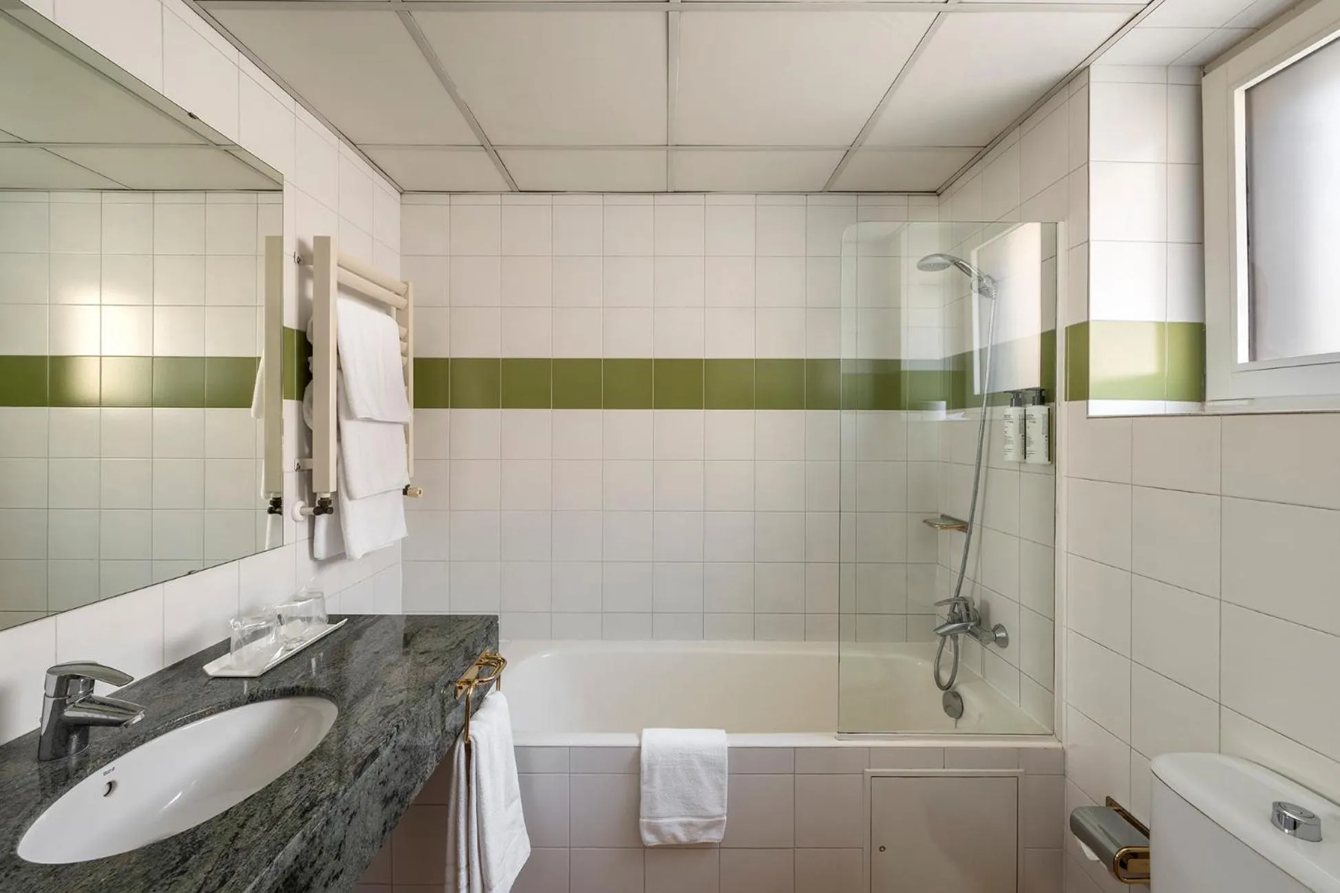 Shower in Hotel de l'Isard