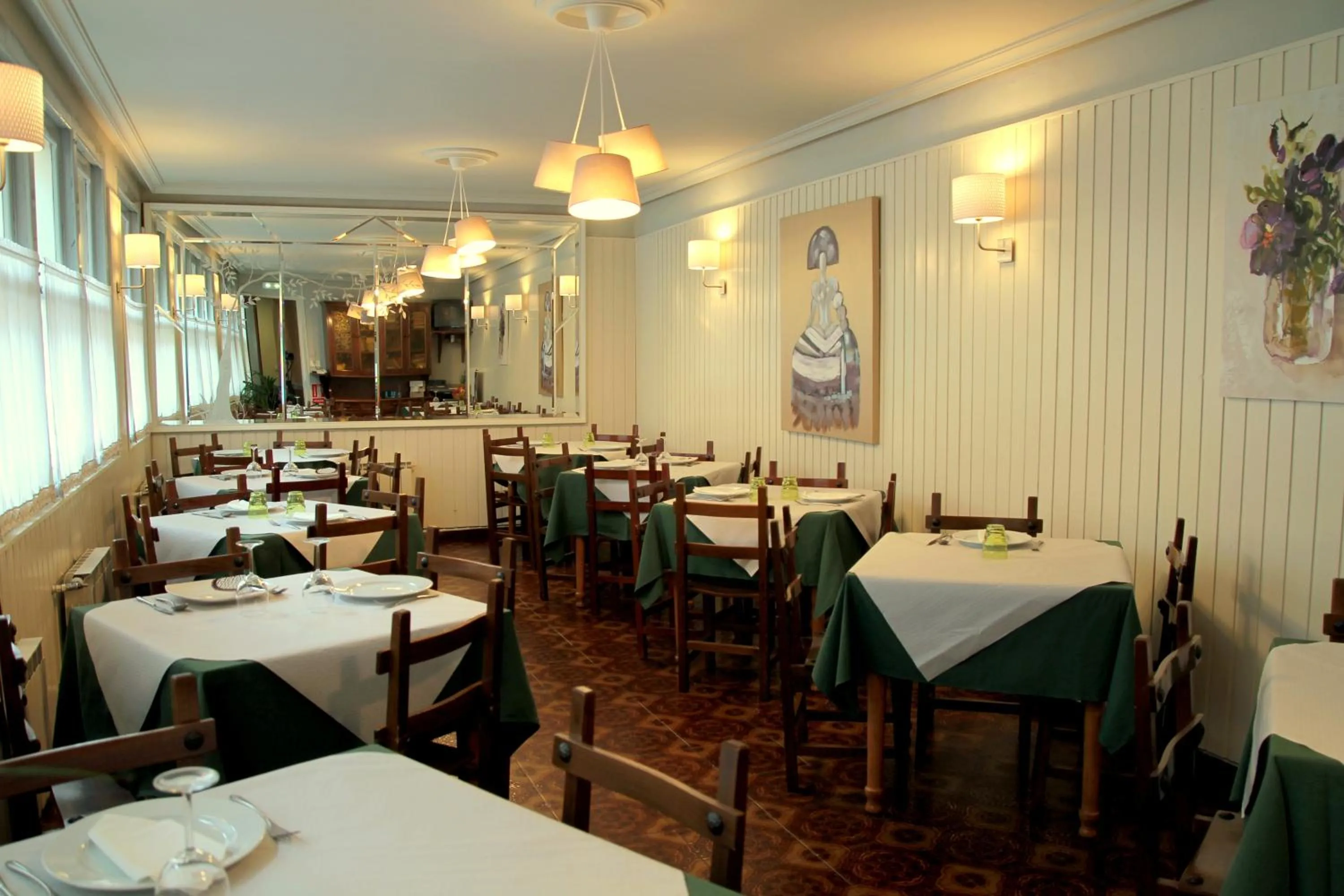 Restaurant/places to eat in Hostal pachin