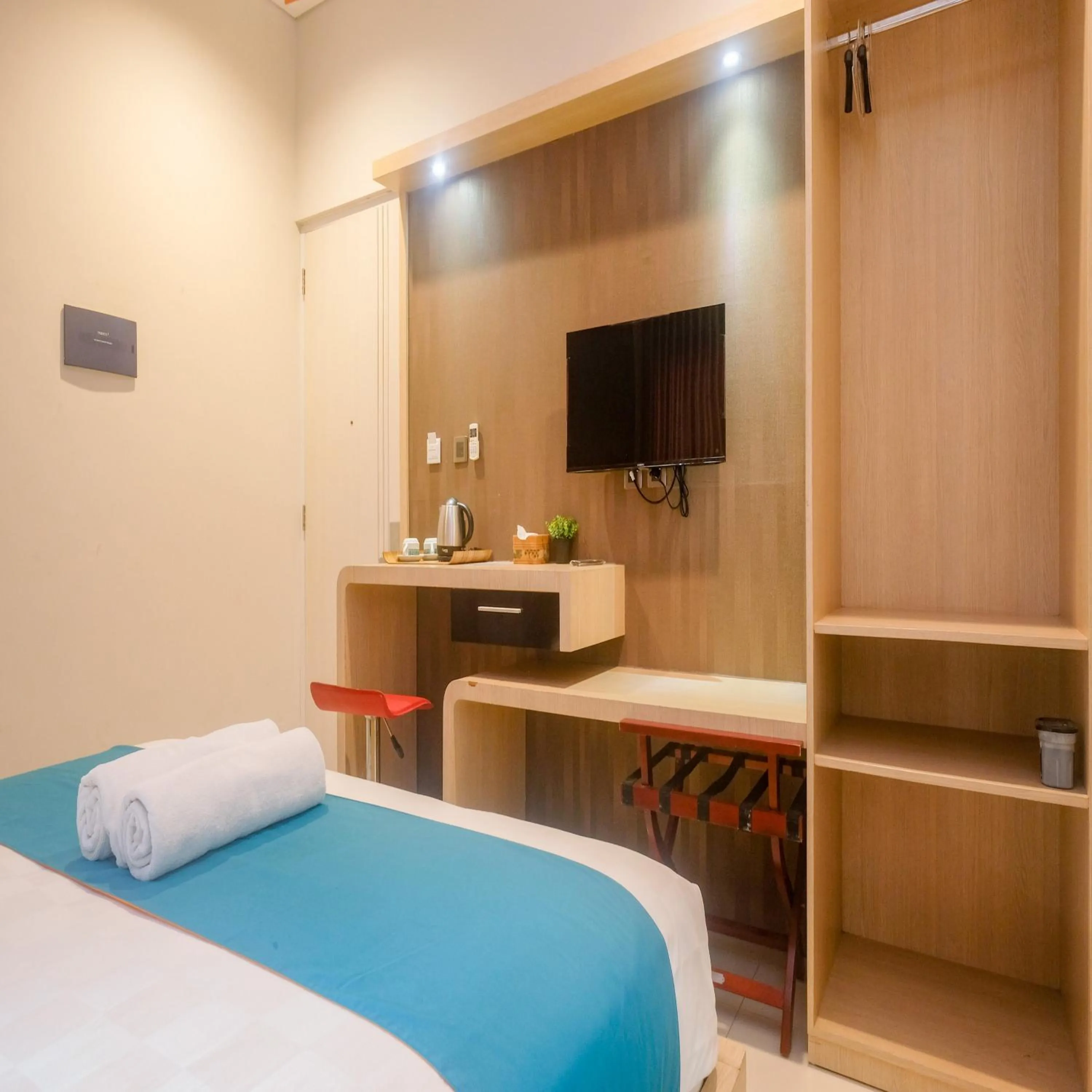 Bedroom, Bed in Sans Vibes Hotel Grand Omah Sastro Gejayan