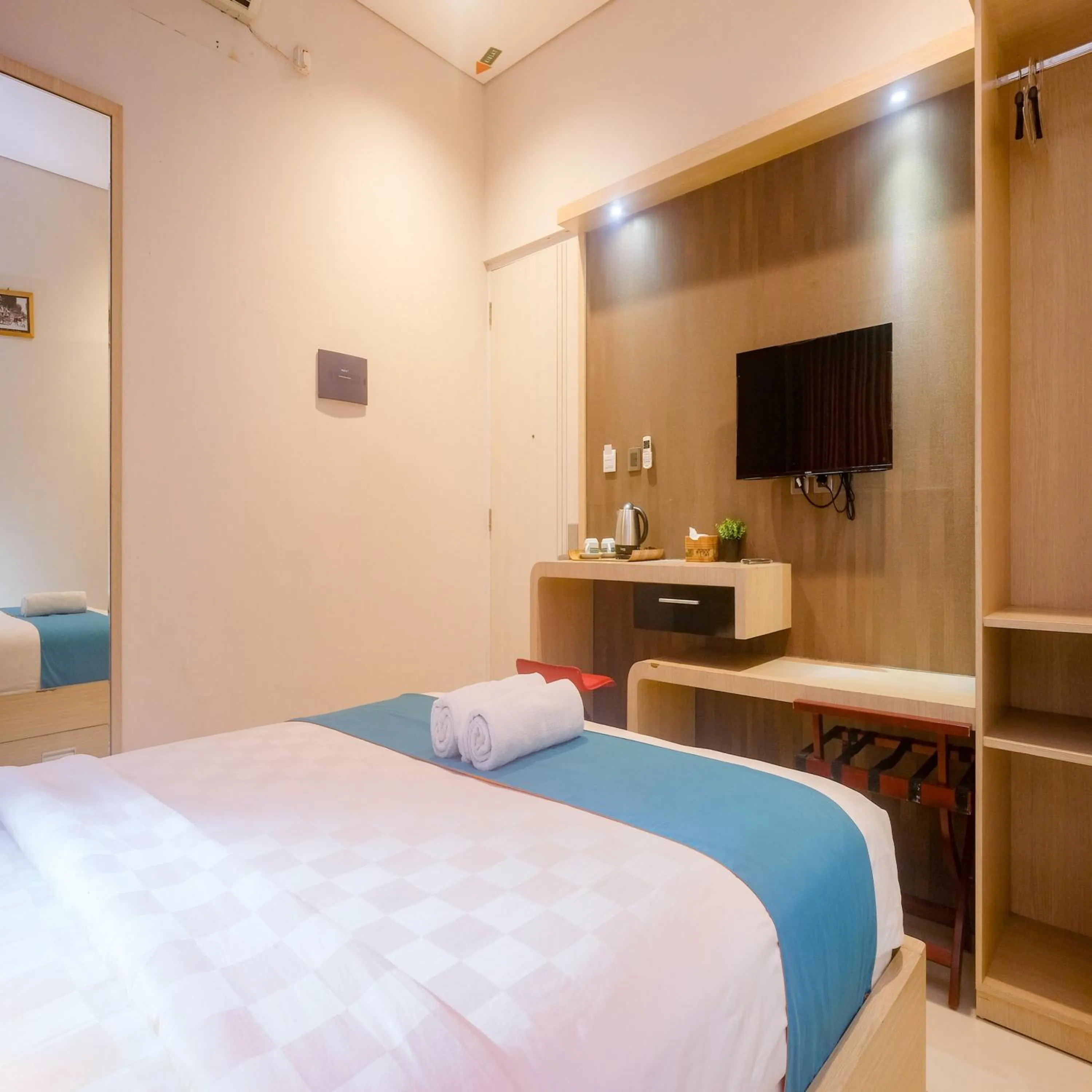 Bedroom, Bed in Sans Vibes Hotel Grand Omah Sastro Gejayan