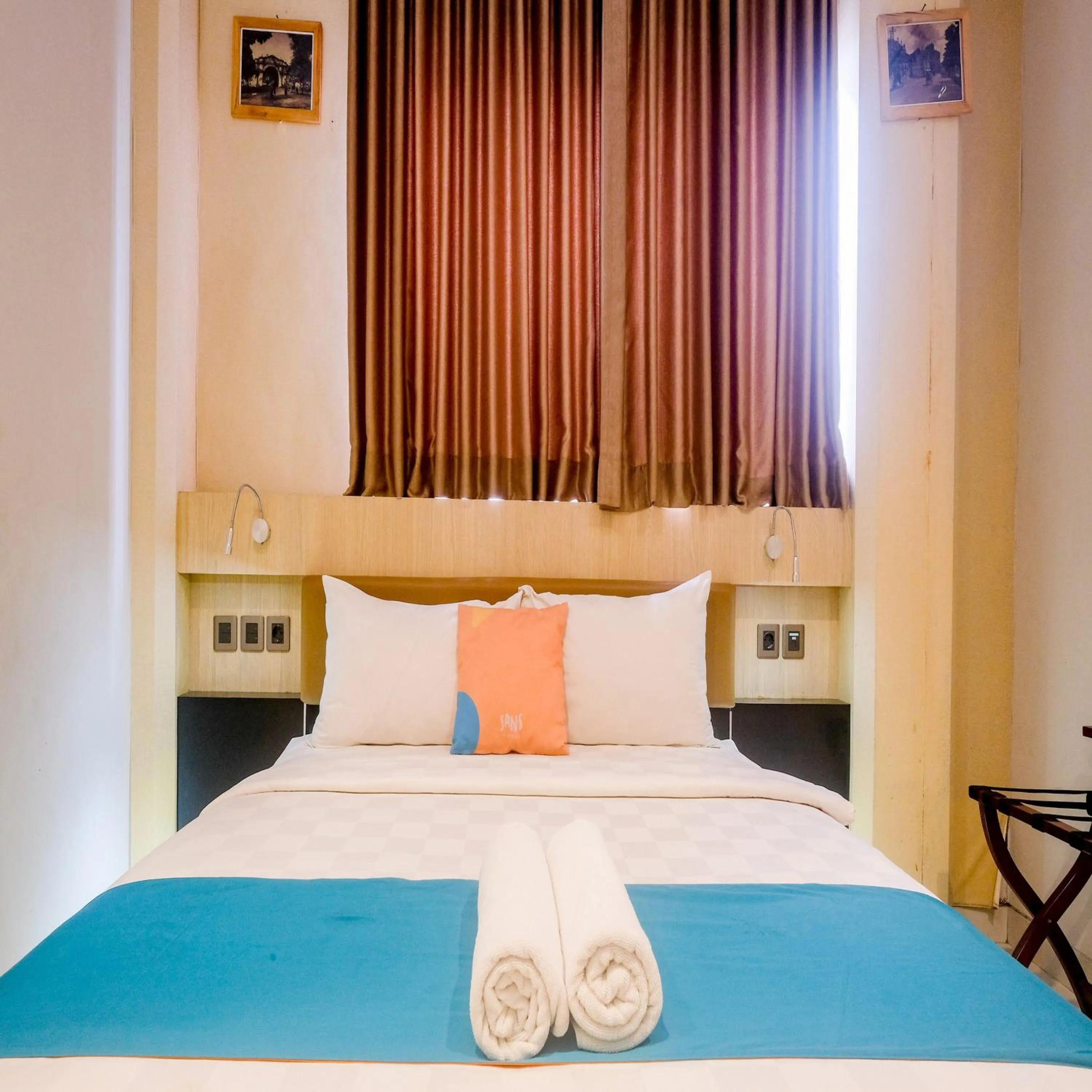 Bedroom, Bed in Sans Vibes Hotel Grand Omah Sastro Gejayan