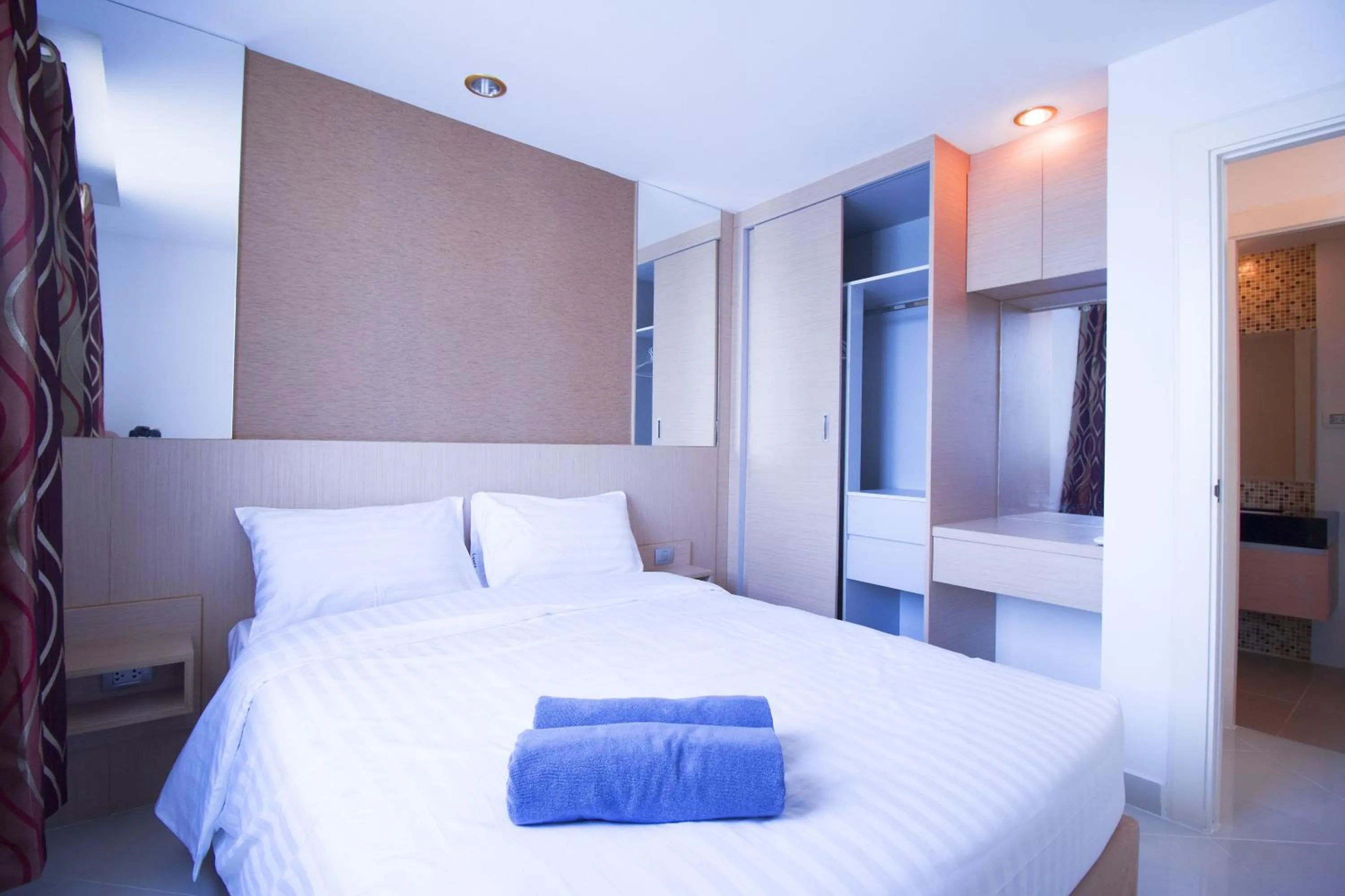 Bedroom, Bed in Paradise Park Jomtien by Pattaya Sunny Rentals