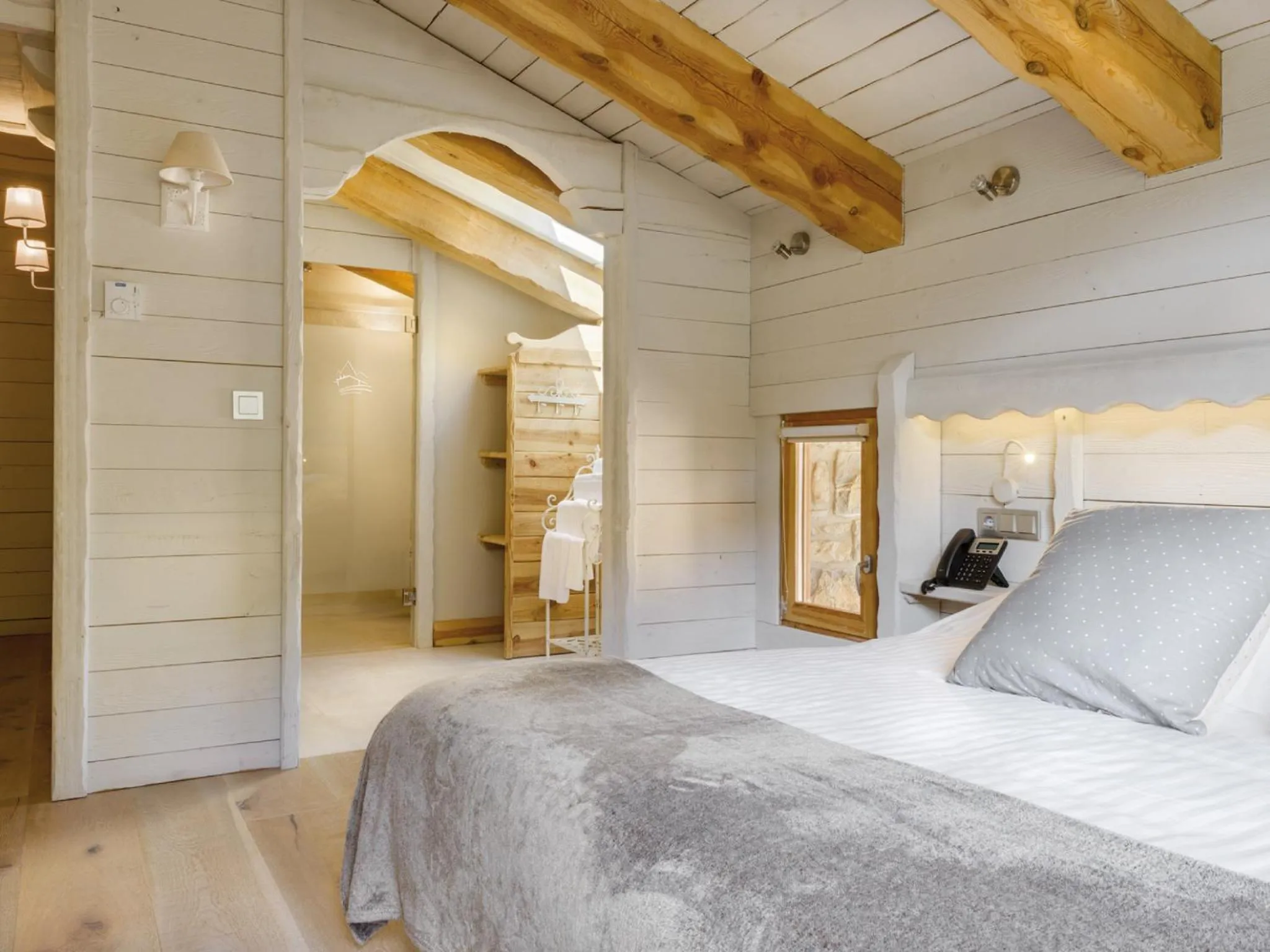 Photo of the whole room, Bed in Hotel Viñas de Lárrede