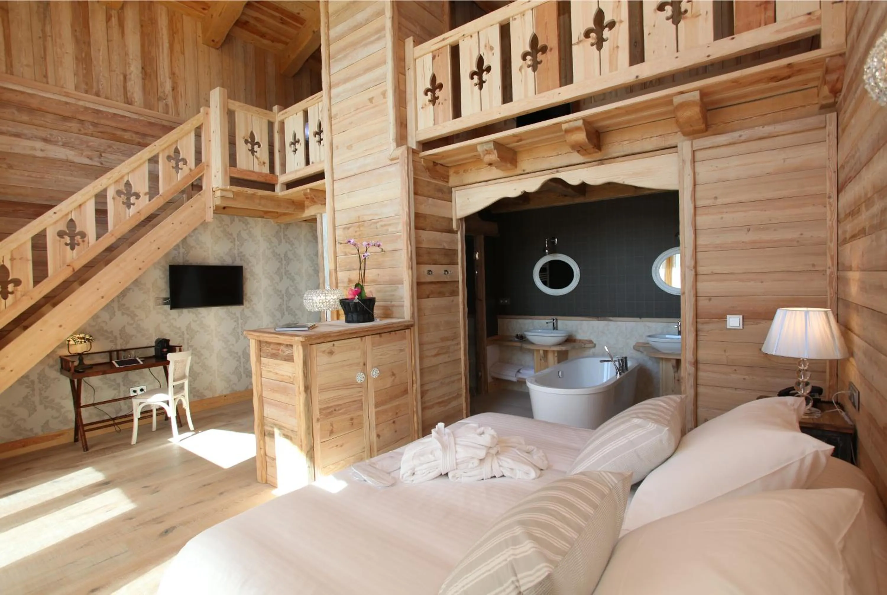 Photo of the whole room, Bed in Hotel Viñas de Lárrede