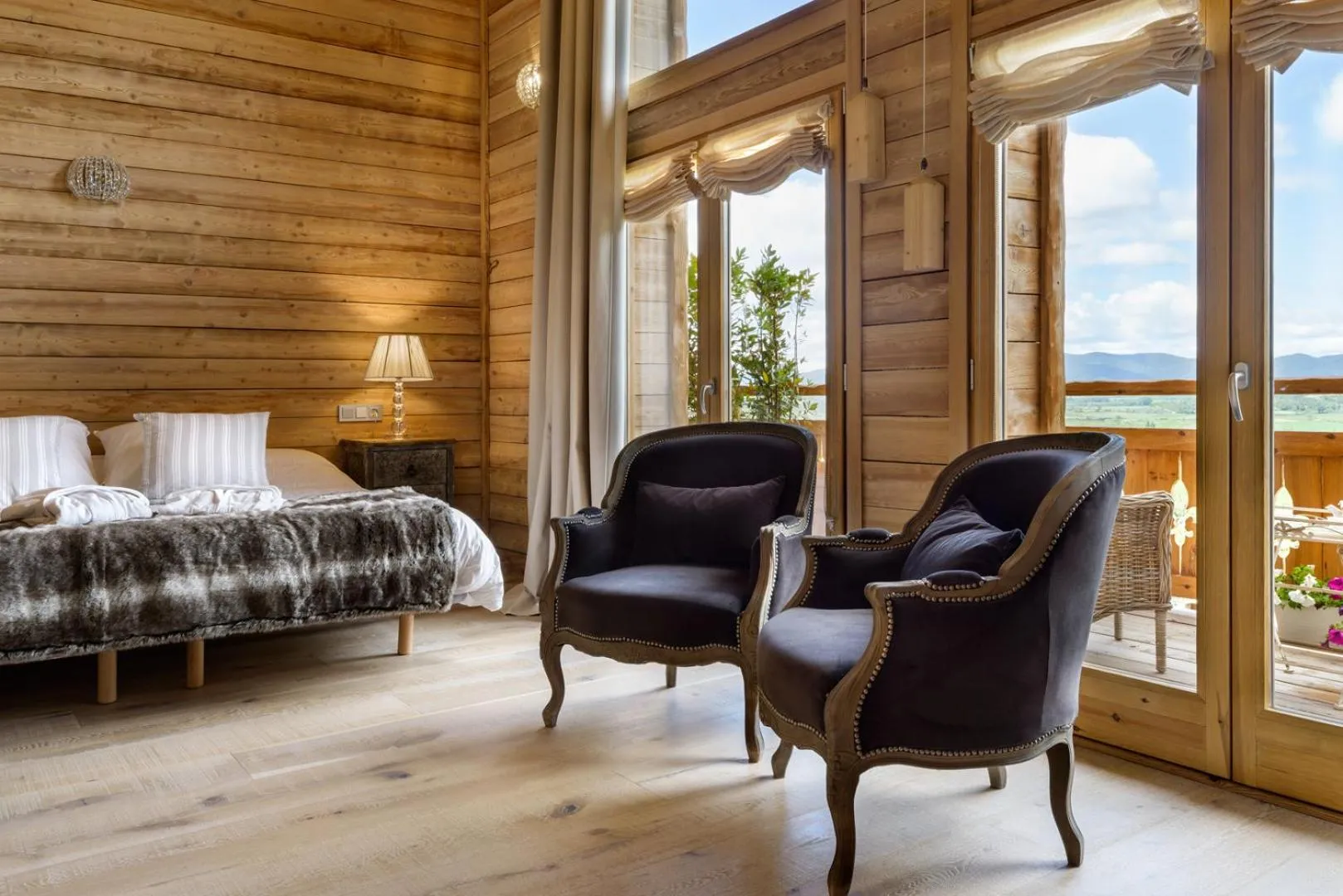 Decorative detail, Bed in Hotel Viñas de Lárrede