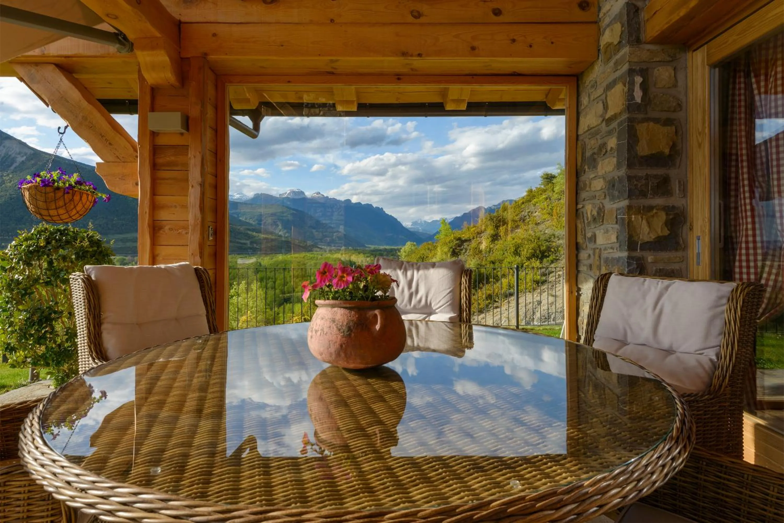 Dining area in Hotel Viñas de Lárrede