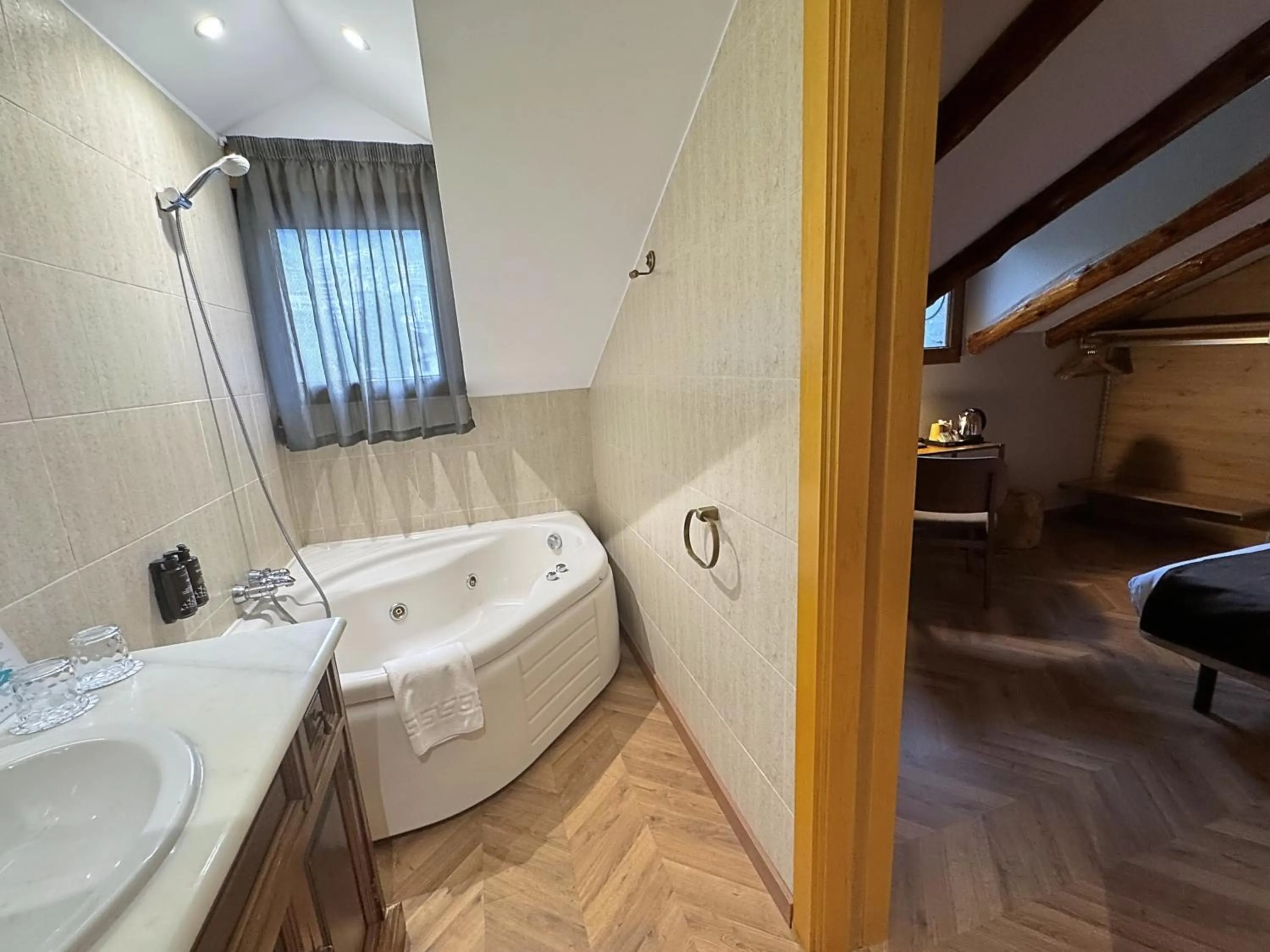 Bathroom in Yomo Petit Paris