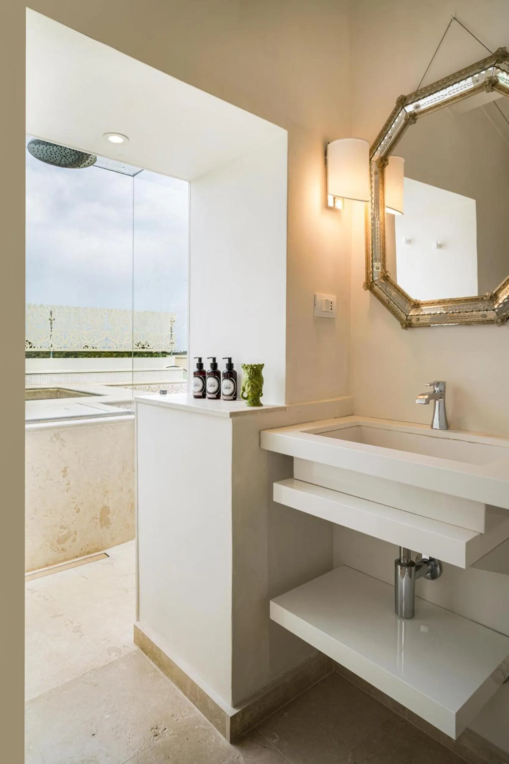 Bathroom in Zahir Country House Boutique Hotel Noto