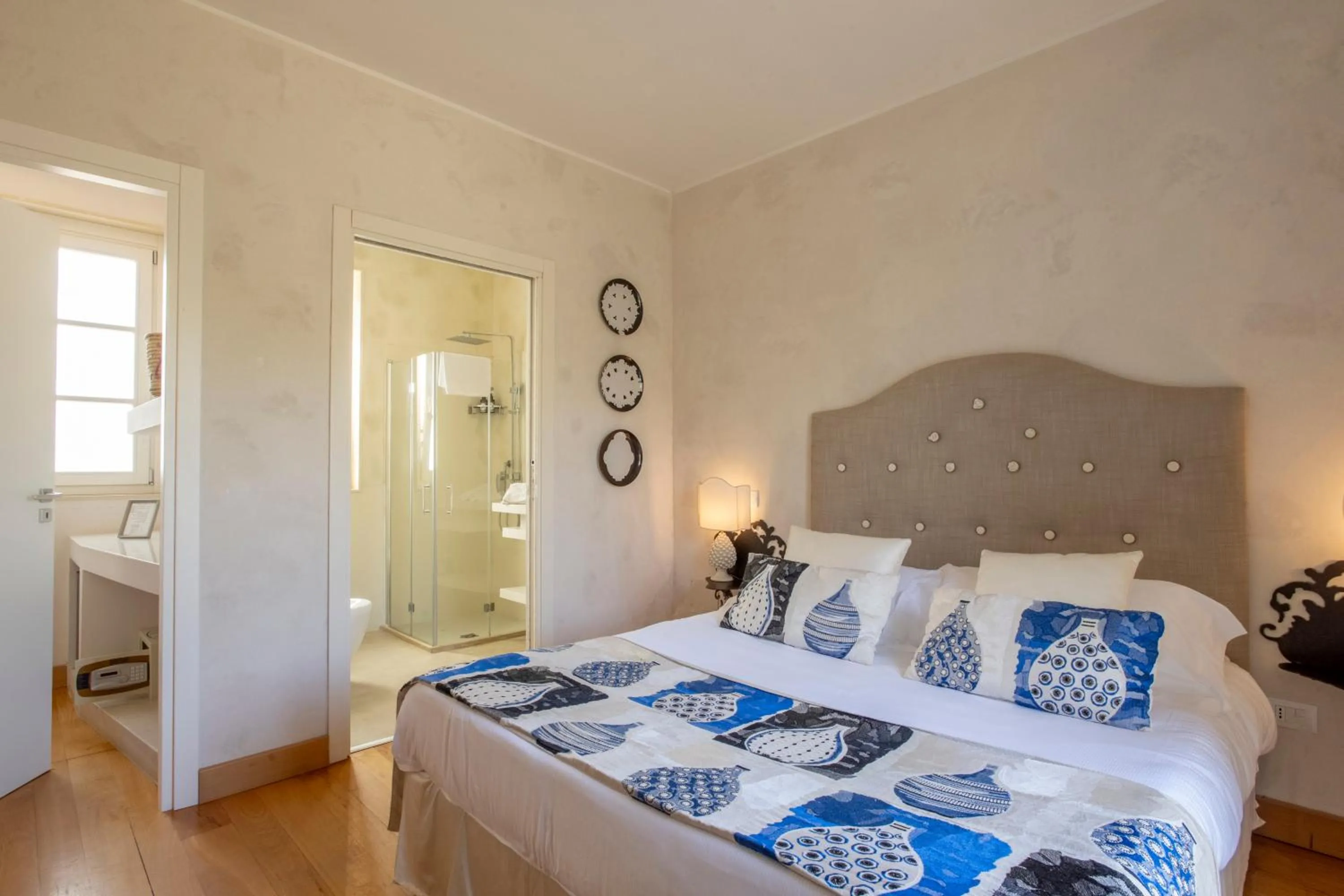 Bathroom, Bed in Zahir Country House Boutique Hotel Noto