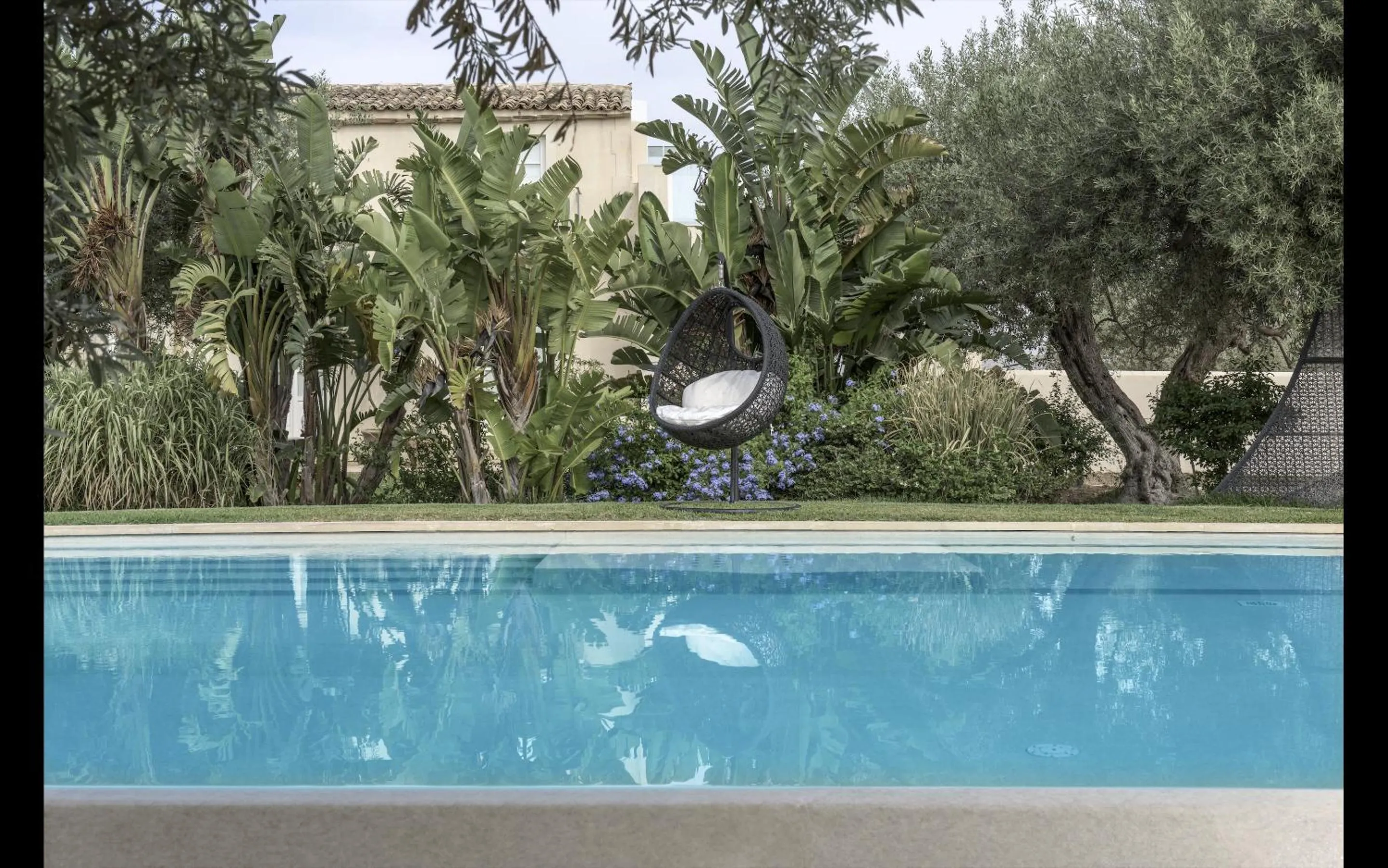 Swimming pool in Zahir Country House Boutique Hotel Noto