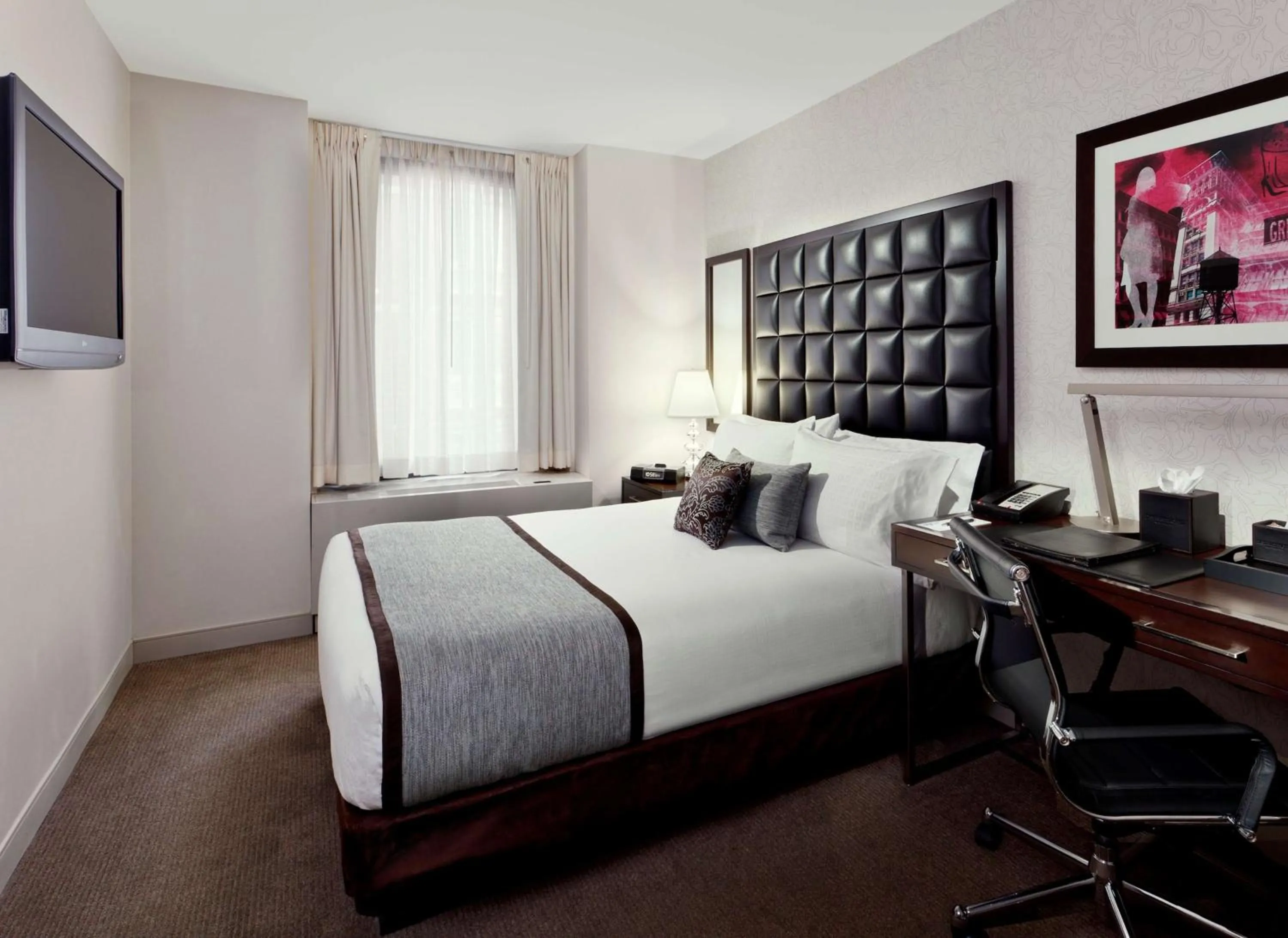 Bedroom, Bed in Distrikt Hotel New York City, Tapestry Collection by Hilton