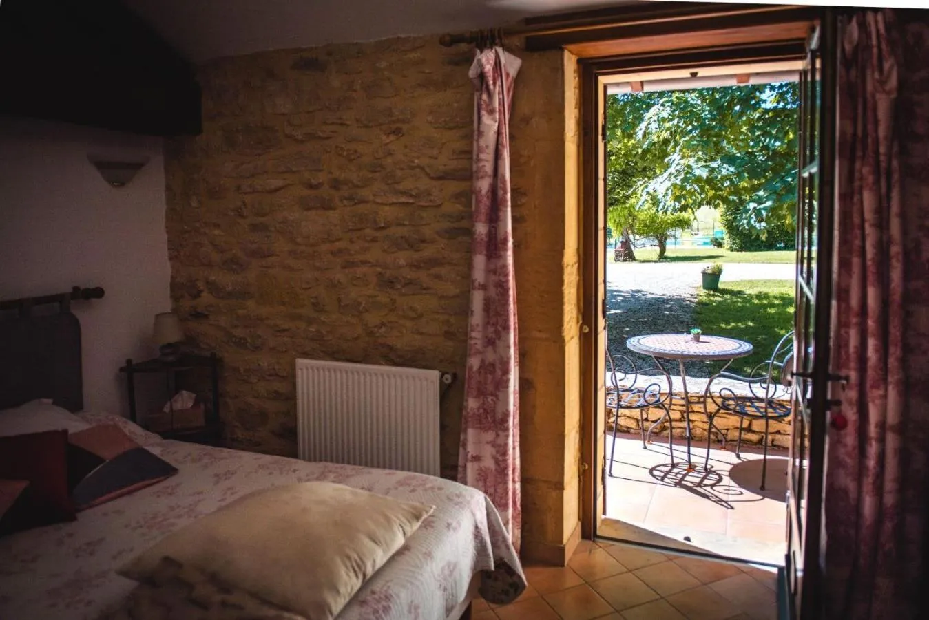 Patio, Bed in Les Filolies