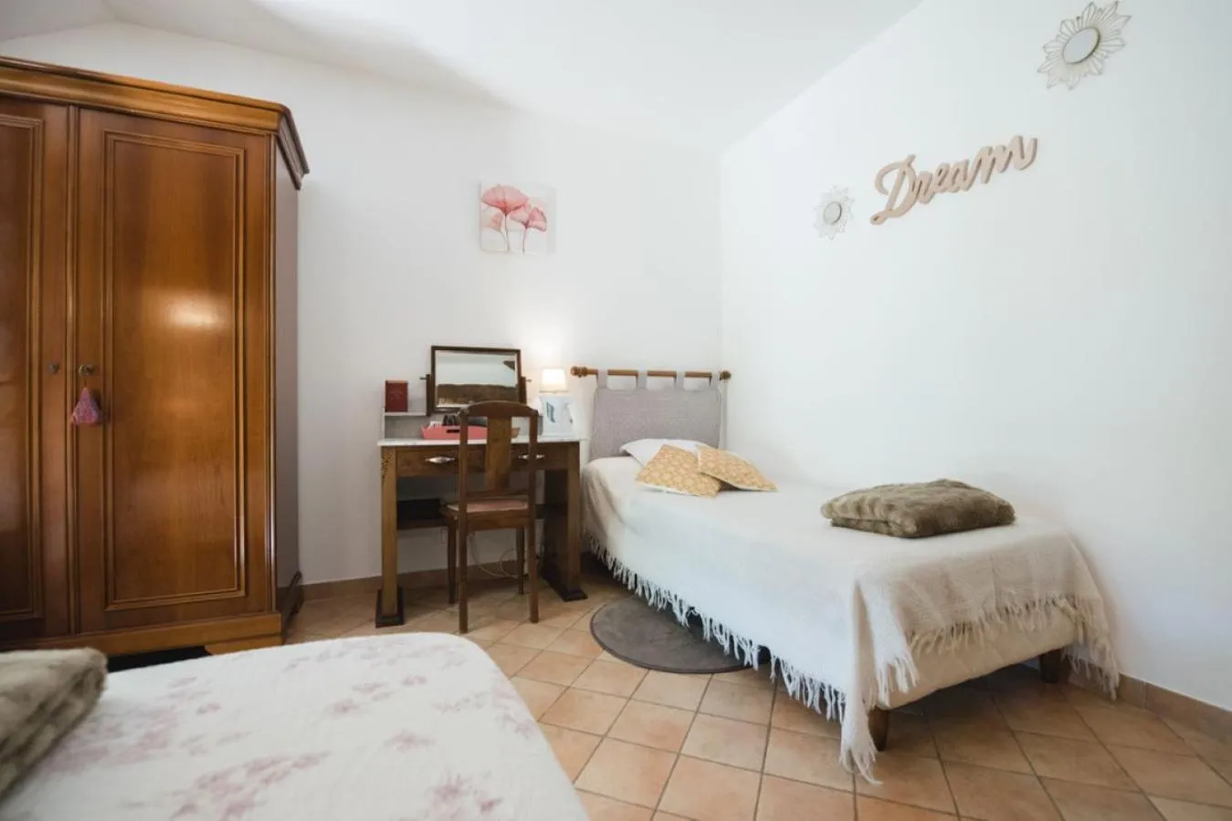 Photo of the whole room, Bed in Les Filolies