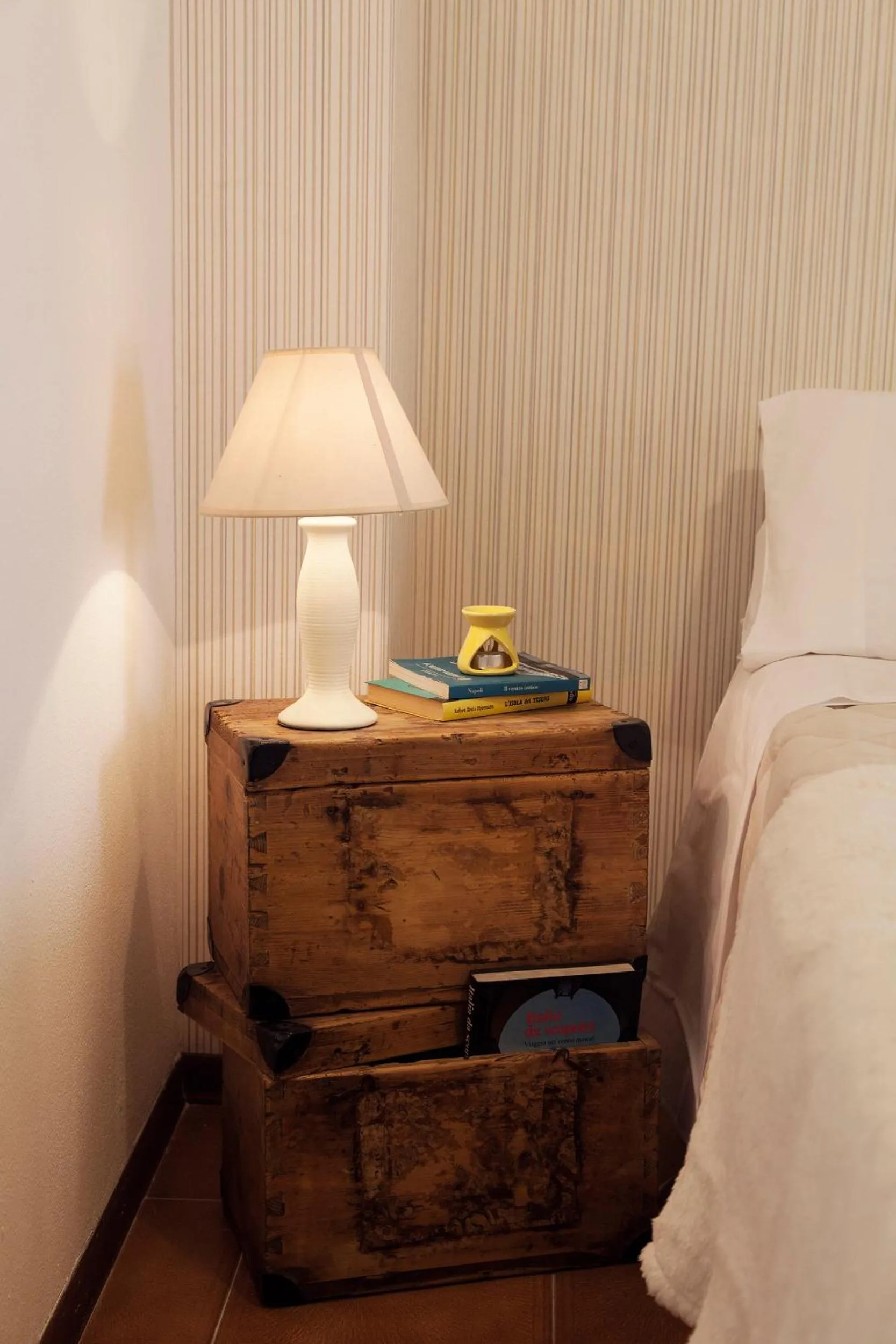 Decorative detail, Bed in Ca'Luni