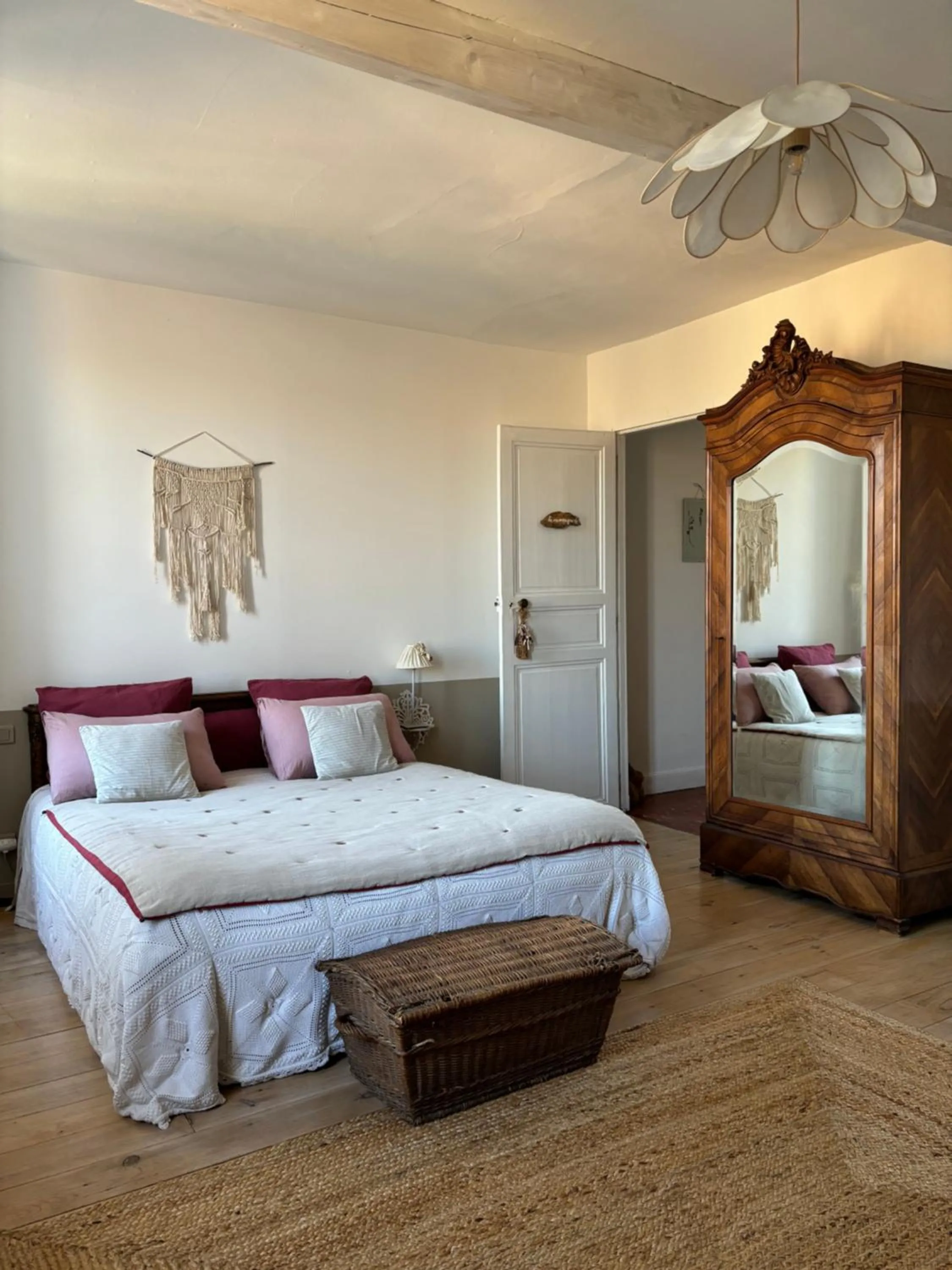 Photo of the whole room, Bed in Le logis blanc bed&breakfast