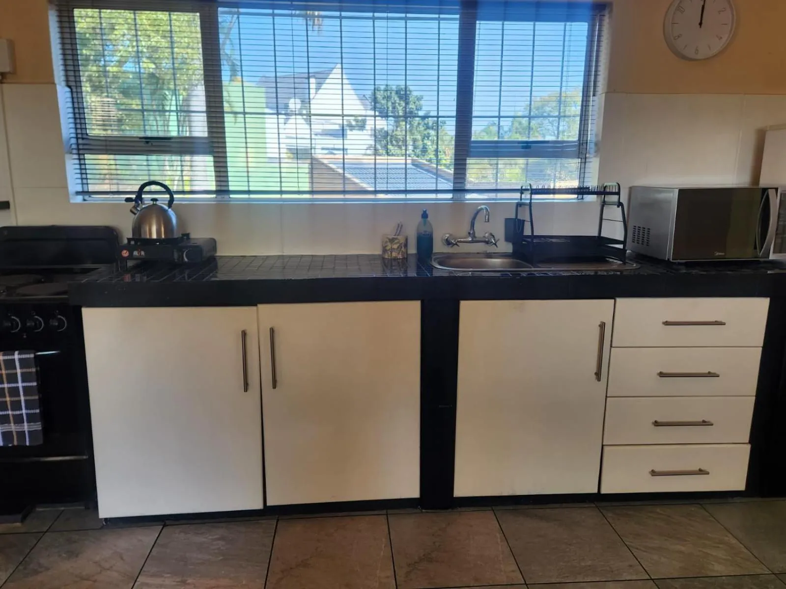 kitchen in Hillton Manor Guest House