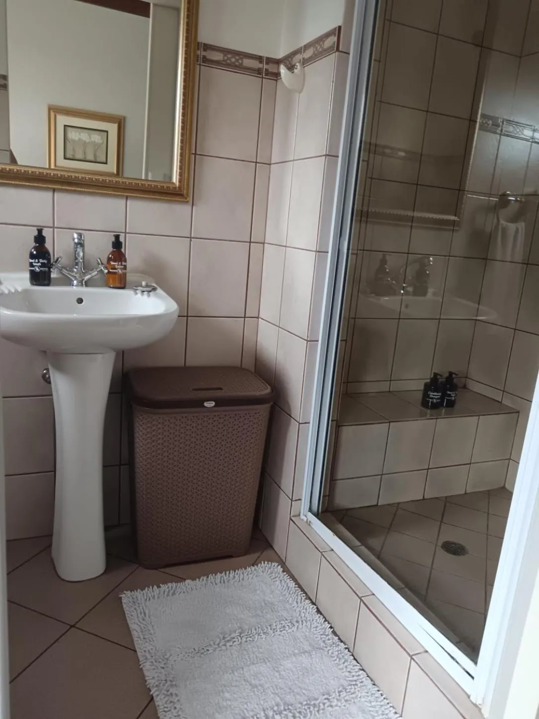 Bathroom in Hillton Manor Guest House