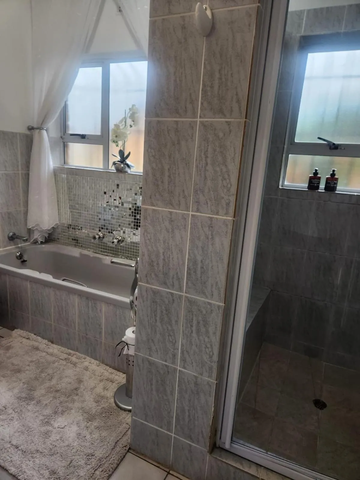 Bathroom in Hillton Manor Guest House