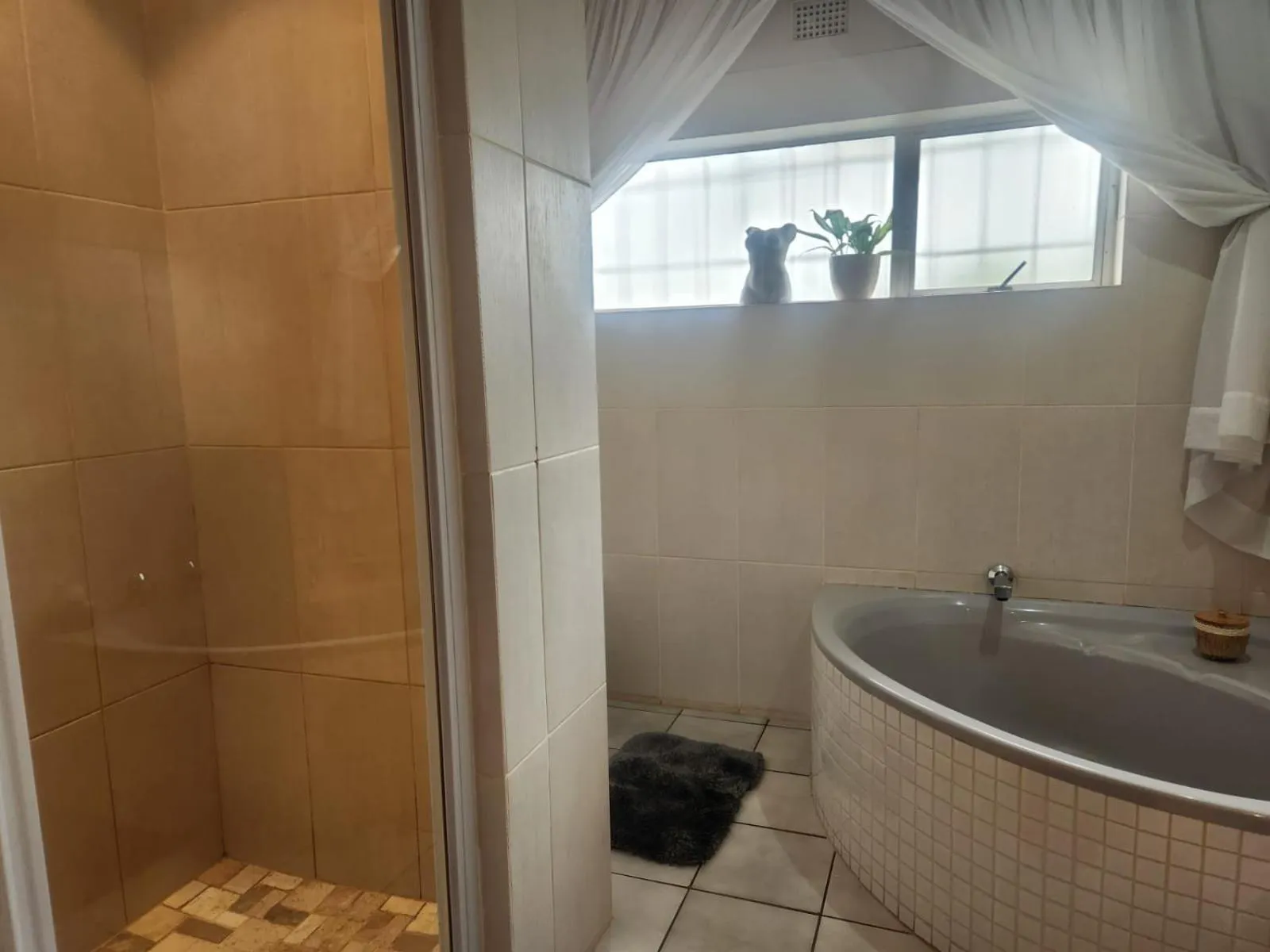 Bathroom in Hillton Manor Guest House