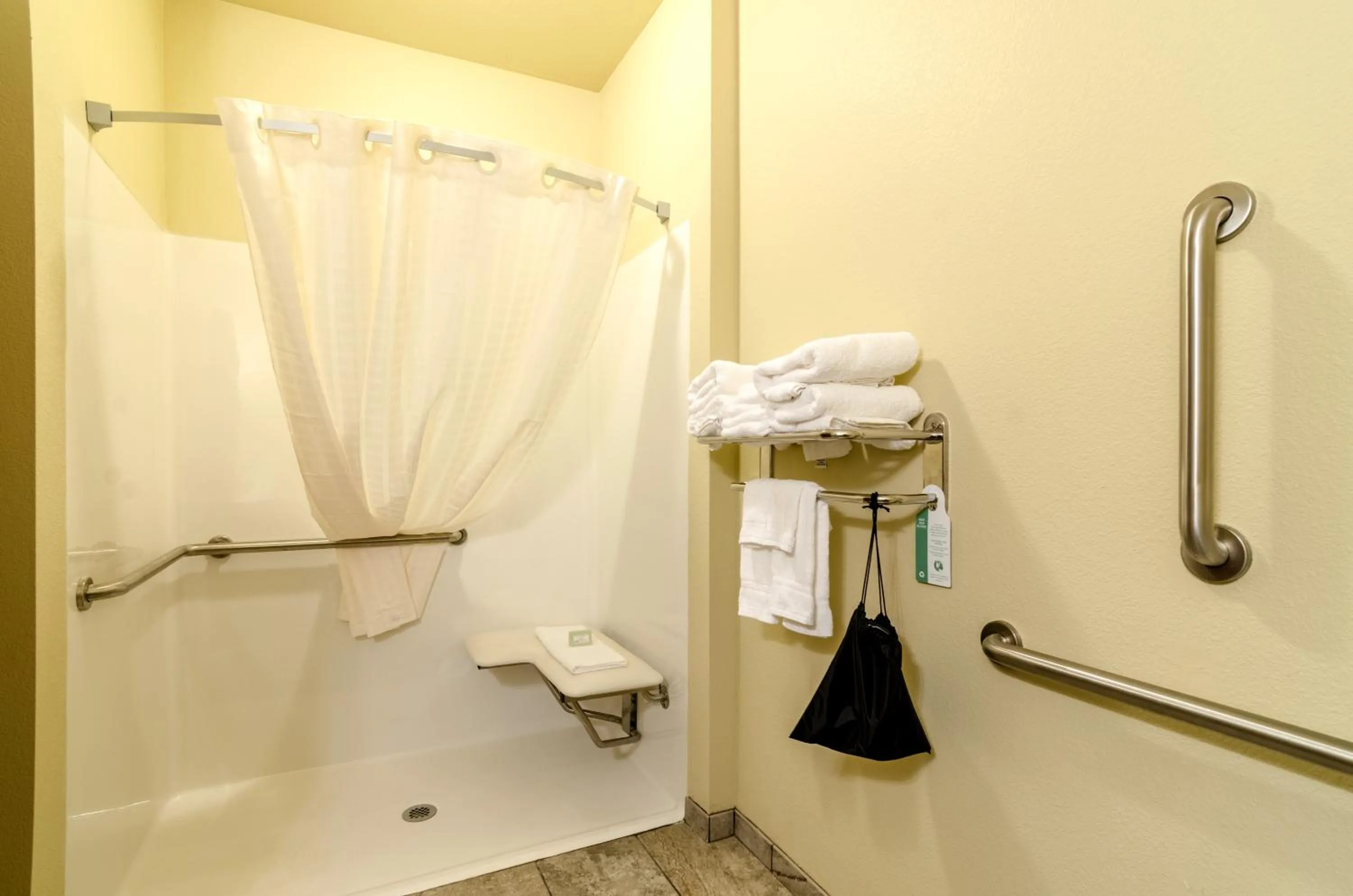 Shower in Cobblestone Inn & Suites - Ord