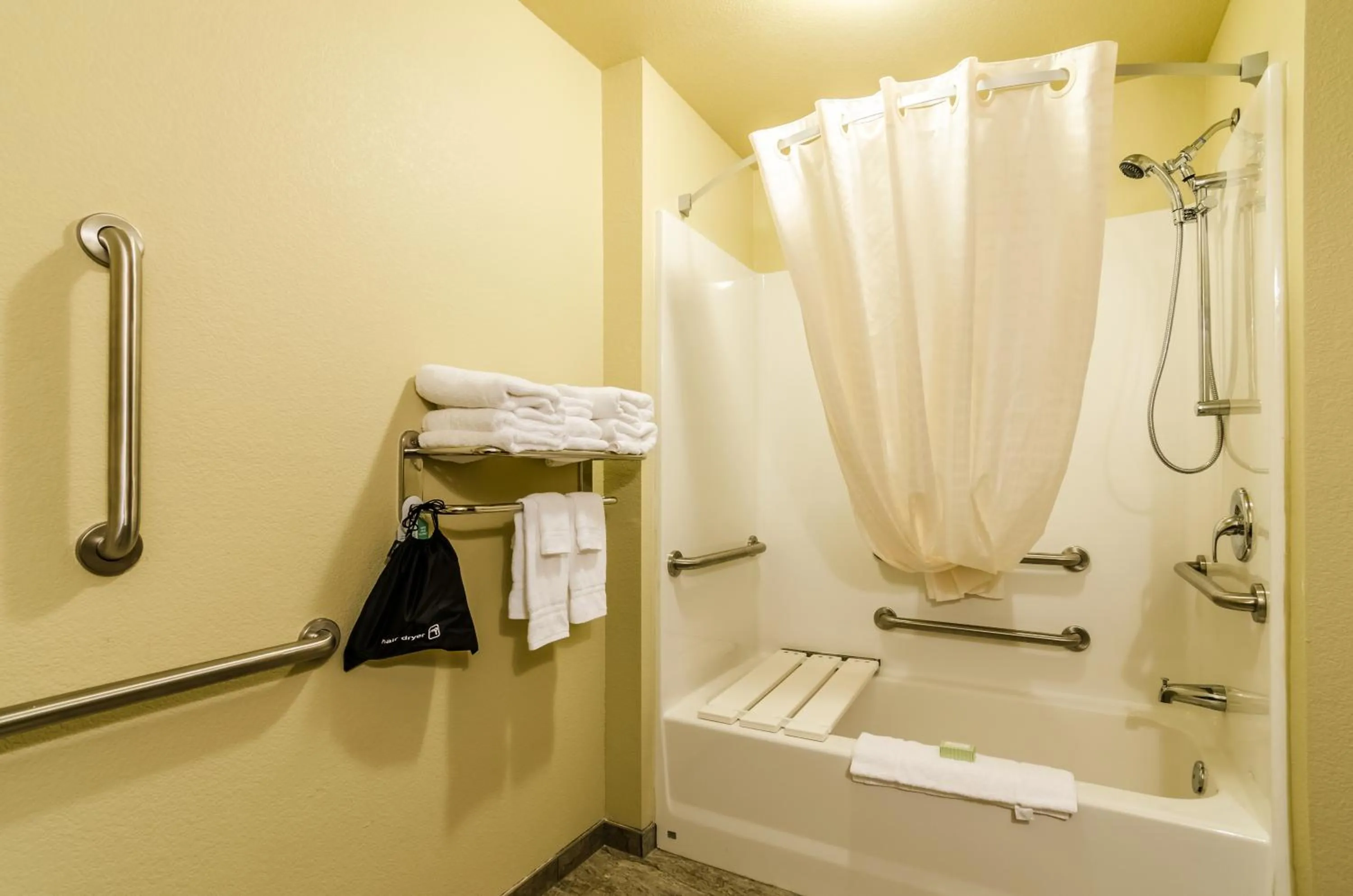 Shower in Cobblestone Inn & Suites - Ord