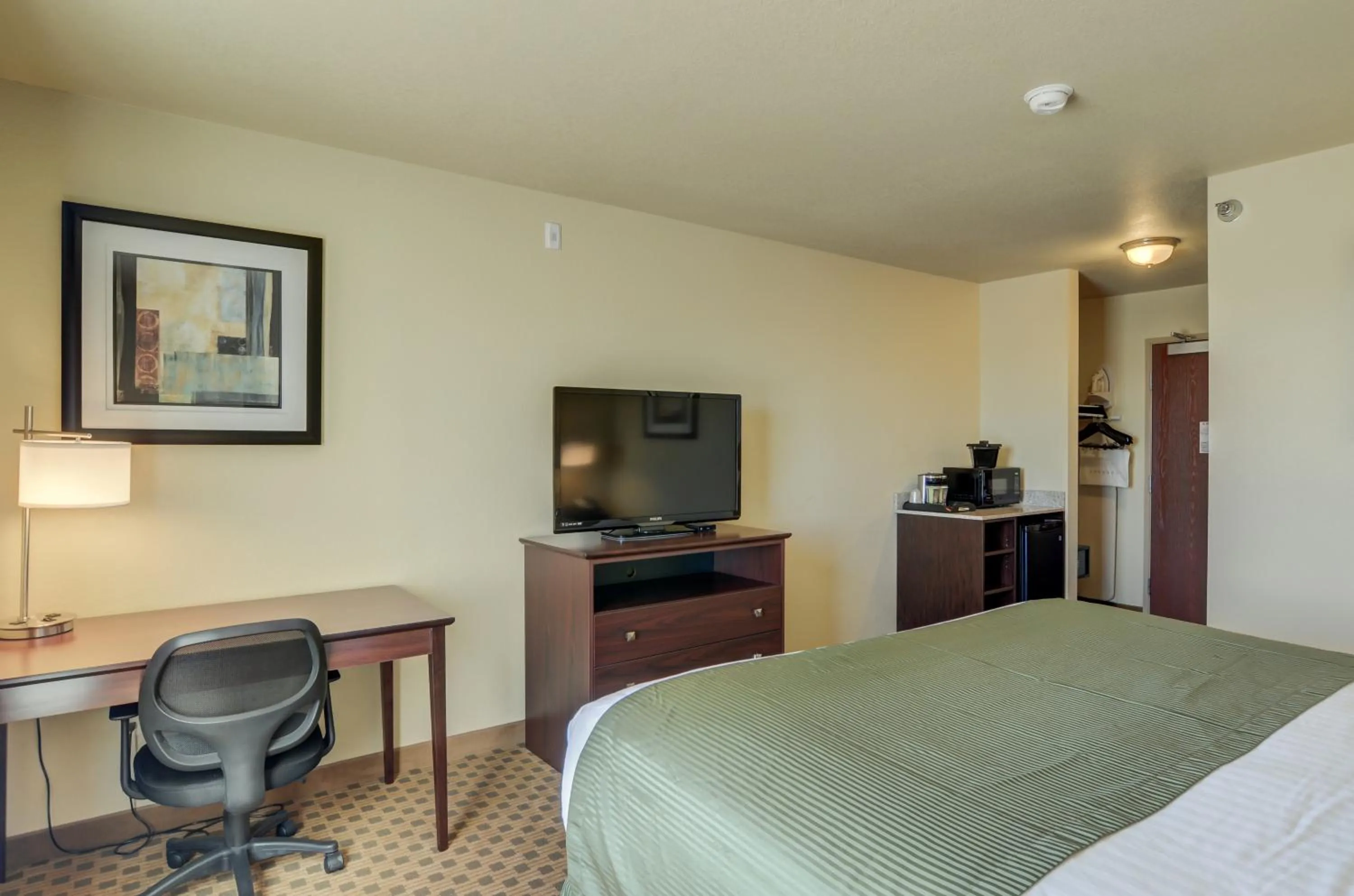 Bed in Cobblestone Inn & Suites - Ord