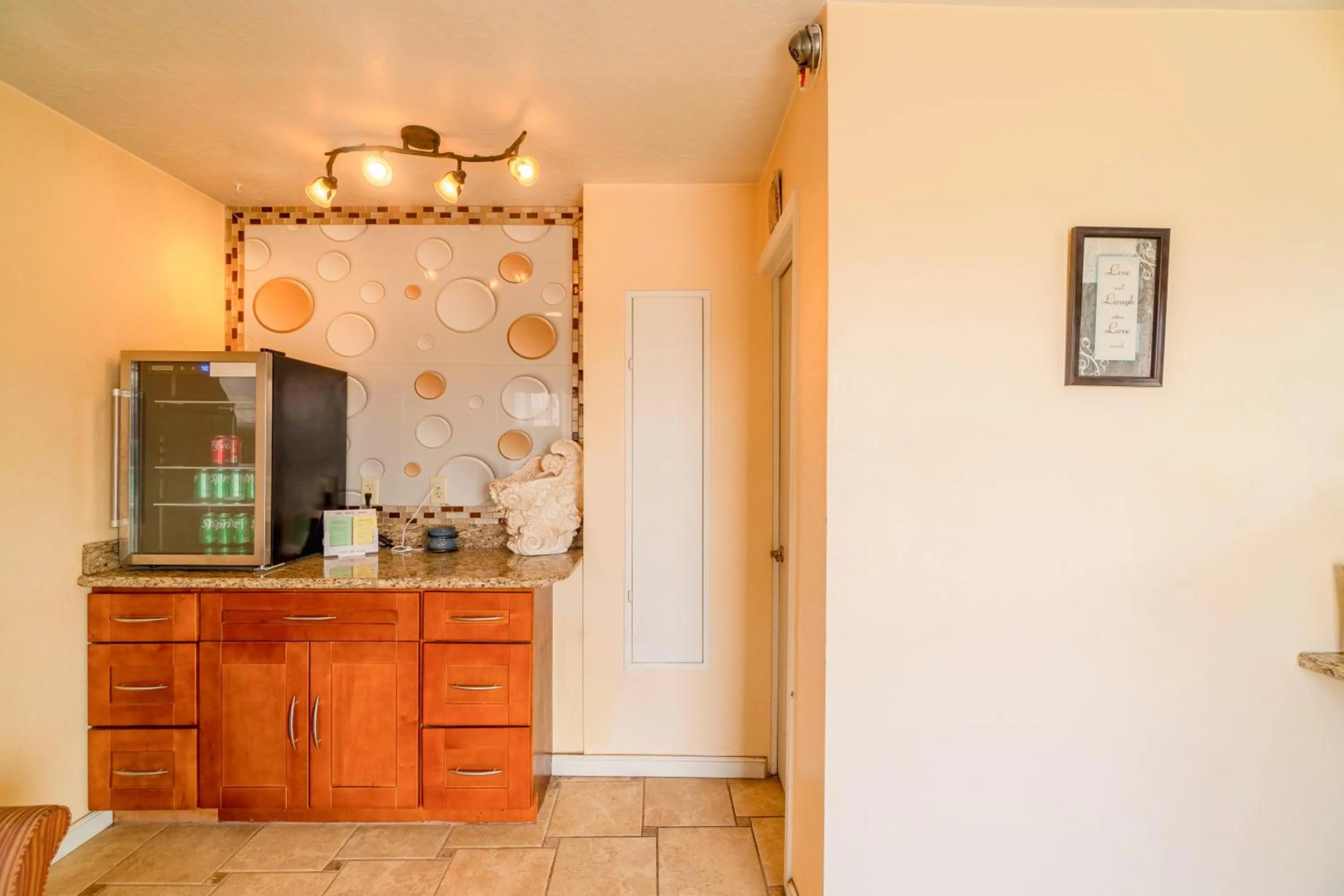 Lobby or reception in Crown Inn By OYO Denver Tx