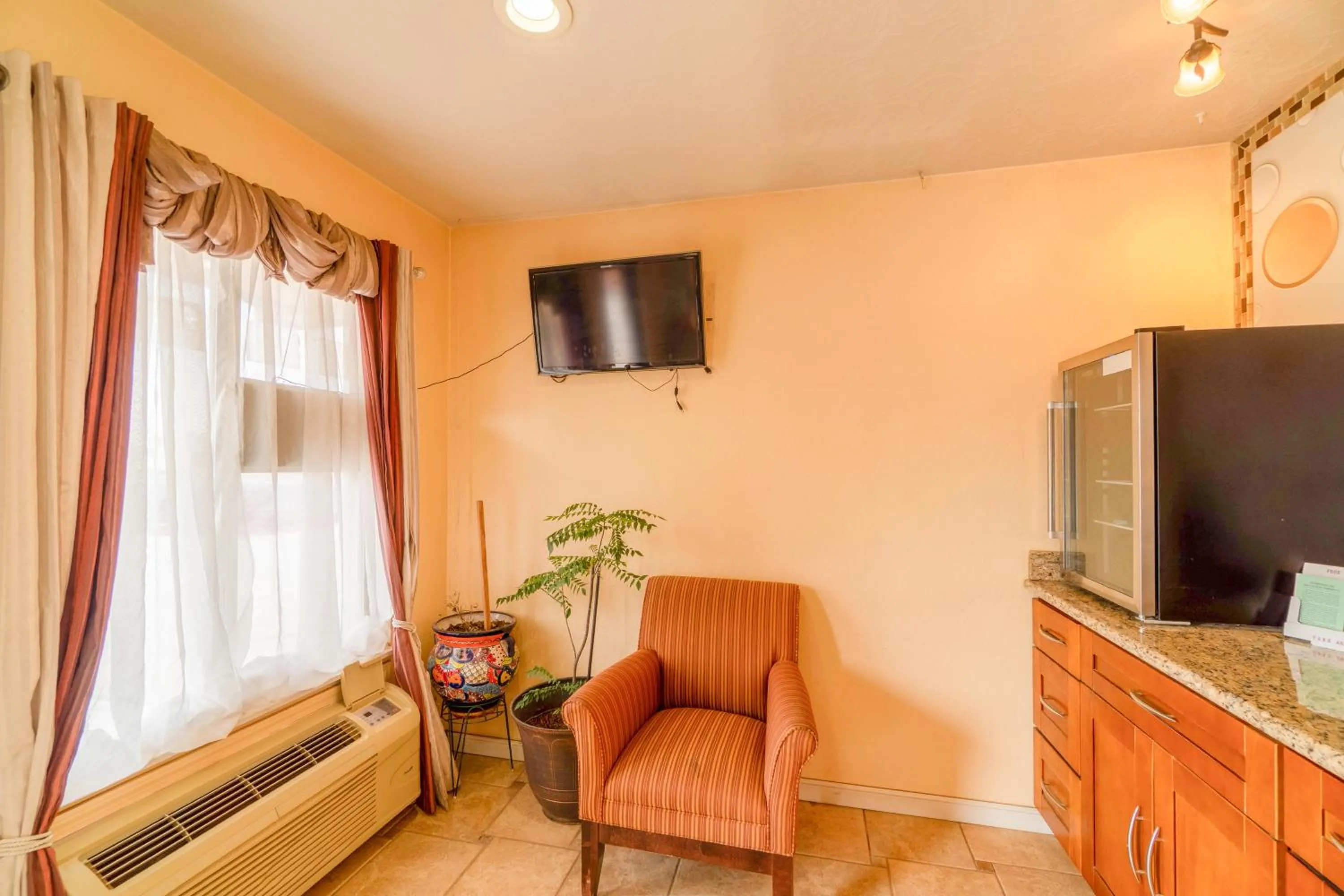 Lobby or reception in Crown Inn By OYO Denver Tx